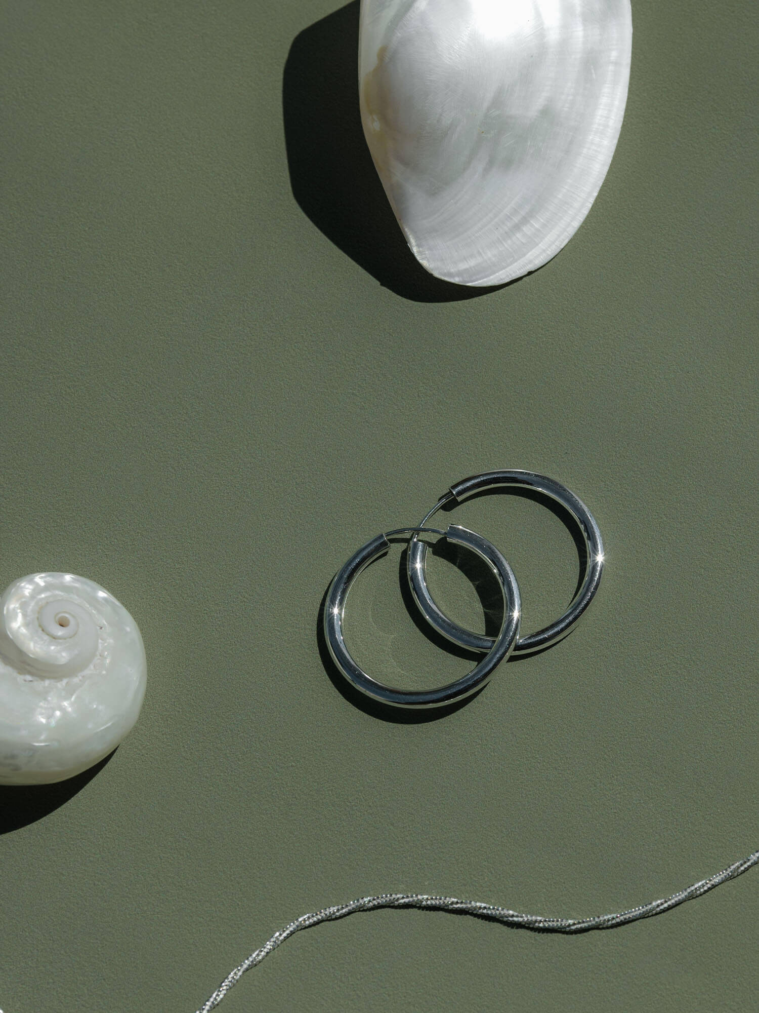 purelei-timeless-ohrringe-30-mm-creolen-aus-925er-sterlingsilber image 4
