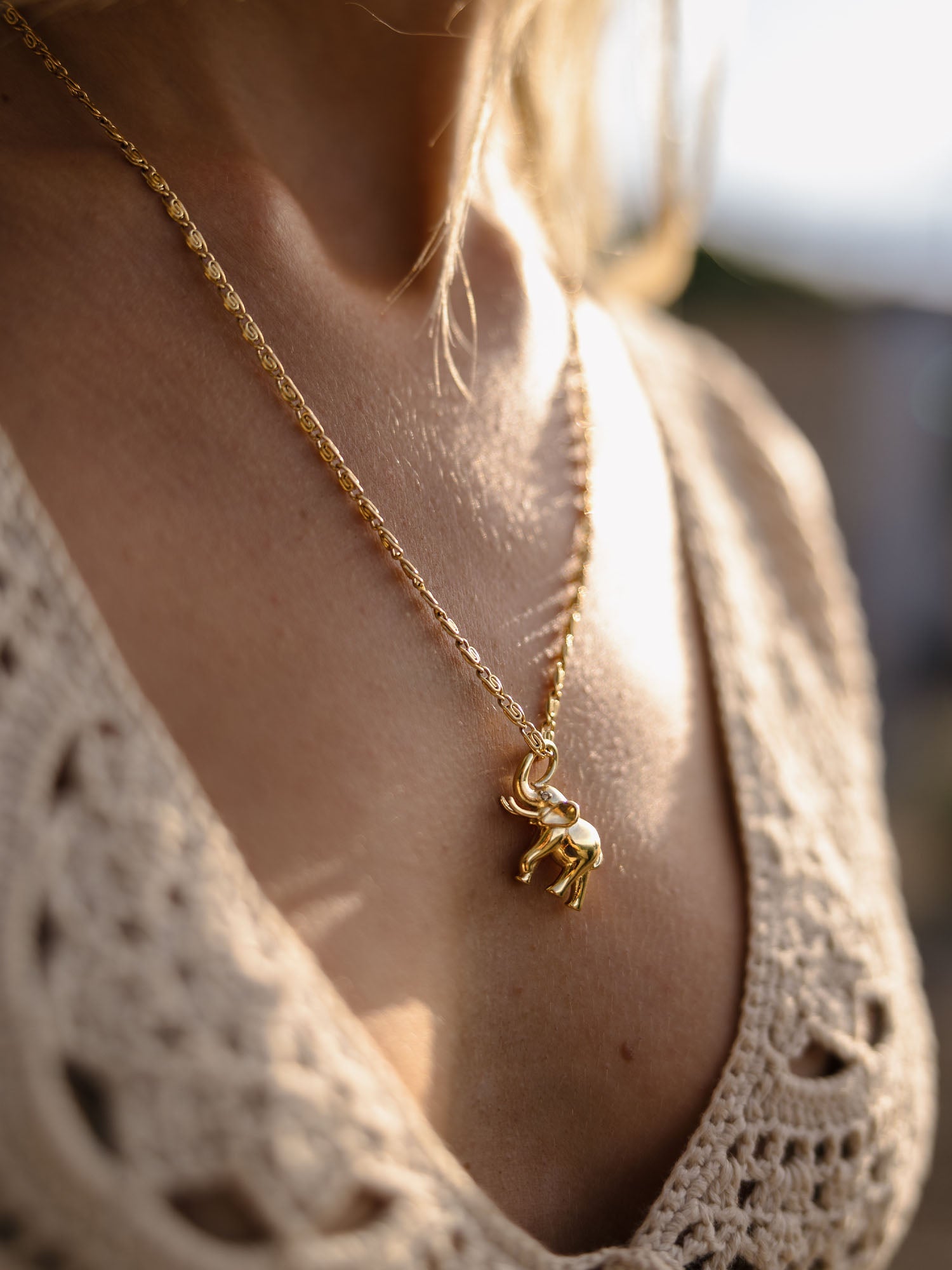 purelei-flowing-strength-elefant-charm-gl-cks-anh-nger-mit-schmuckstein image 2