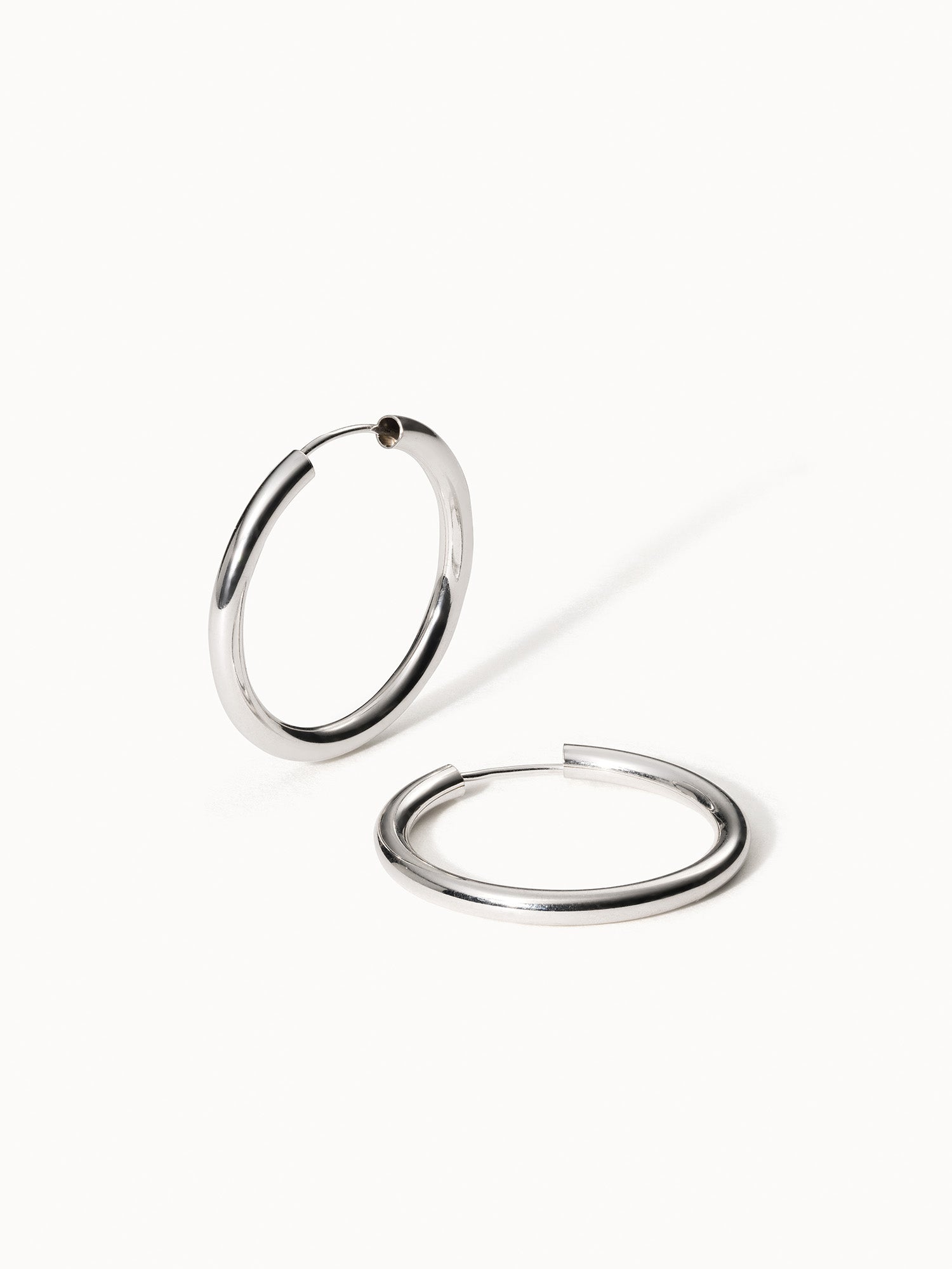 purelei-timeless-ohrringe-30-mm-creolen-aus-925er-sterlingsilber image 1
