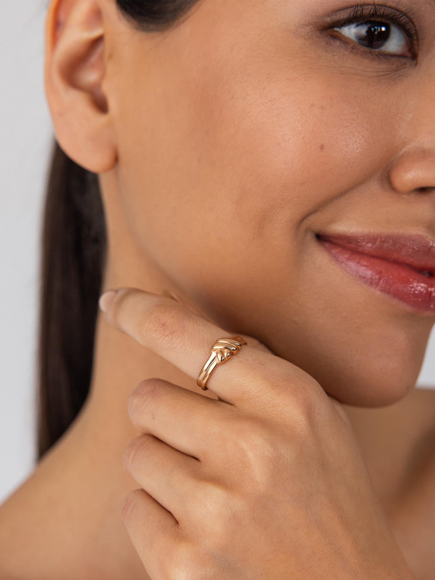 purelei-knot-ring-gr-enverstellbarer-ring-mit-knotendesign image 8