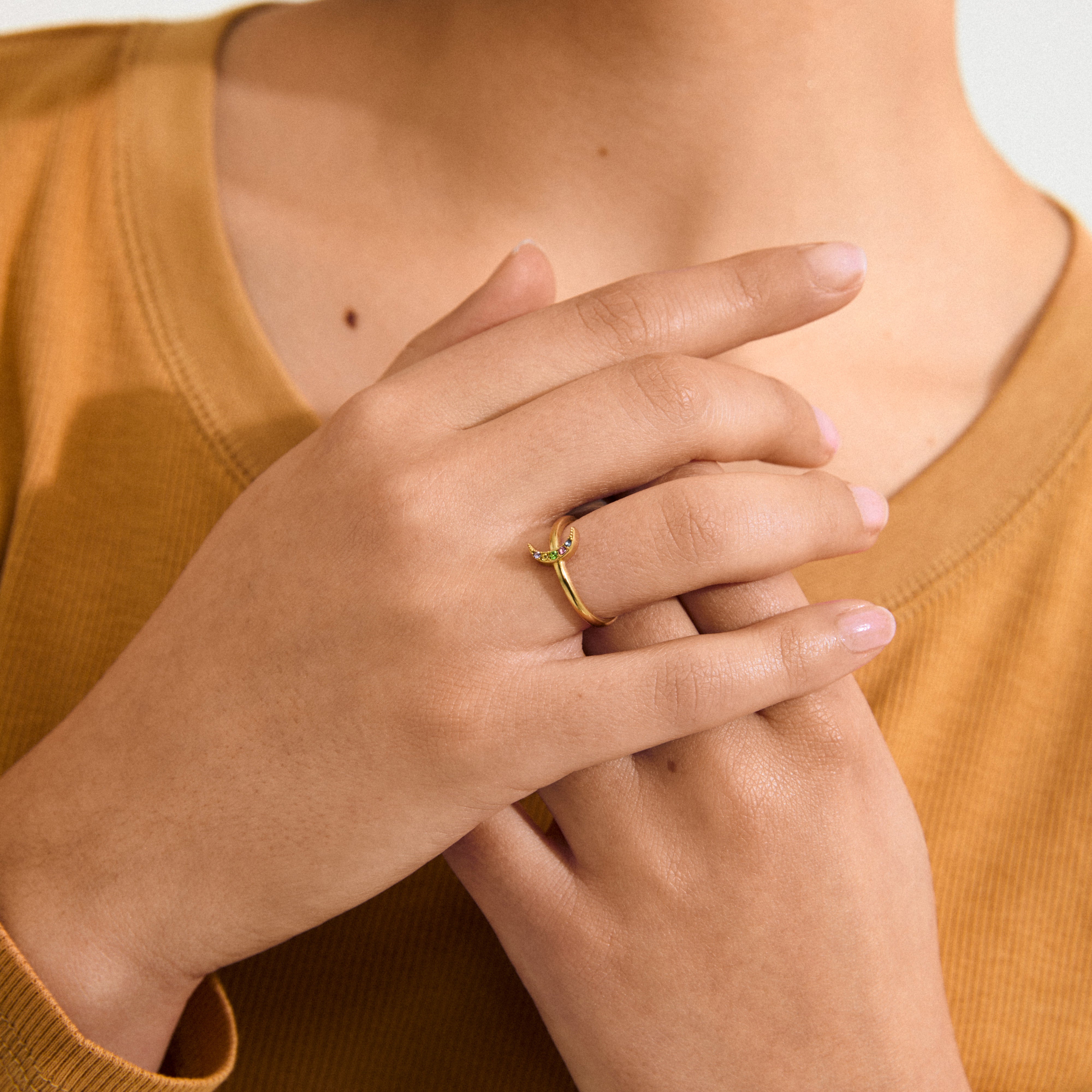pilgrim-lulu-moon-stacking-ring-halbmond-goldplattiert-wasserfest image 3