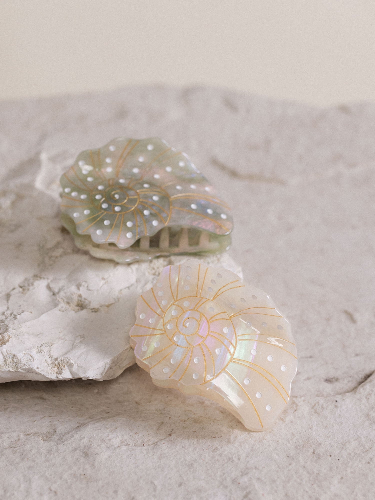 purelei-seafoam-haarklammer-84-3-mm-mit-perlmutt-design image 5
