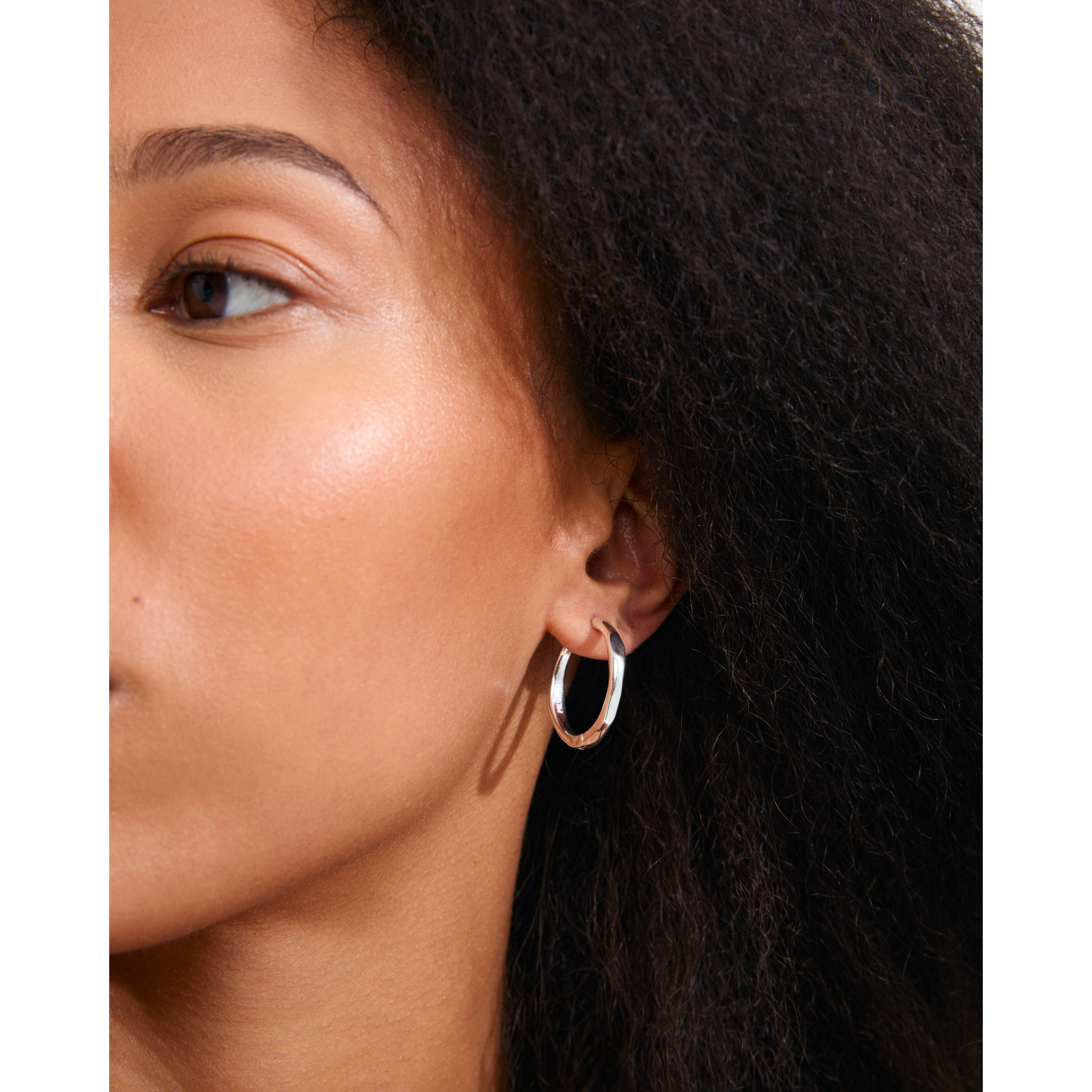 pilgrim-inner-creolen-versilbert-eckige-hoops image 2