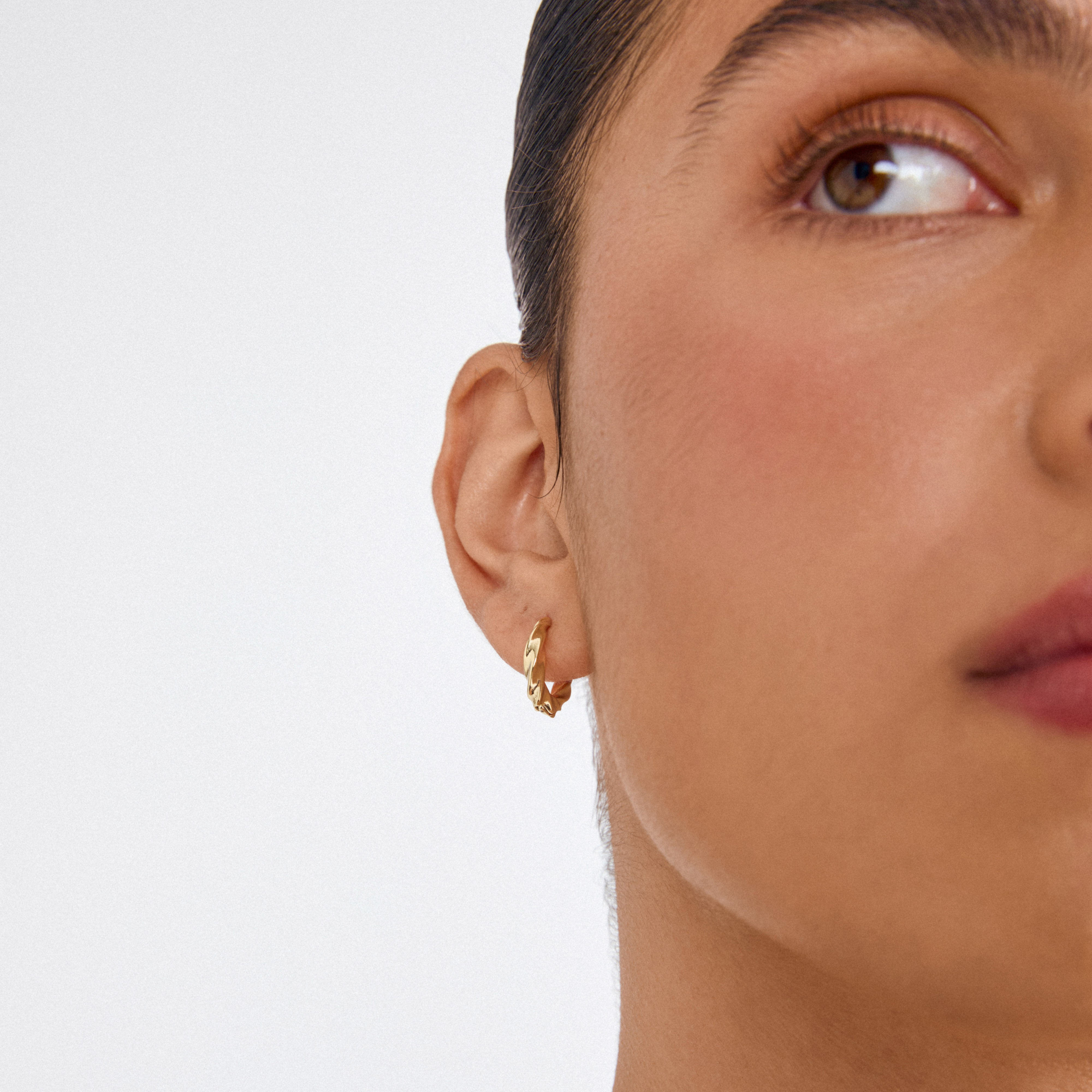pilgrim-taffy-creolen-medium-gold-plated-swirl-hoops image 2