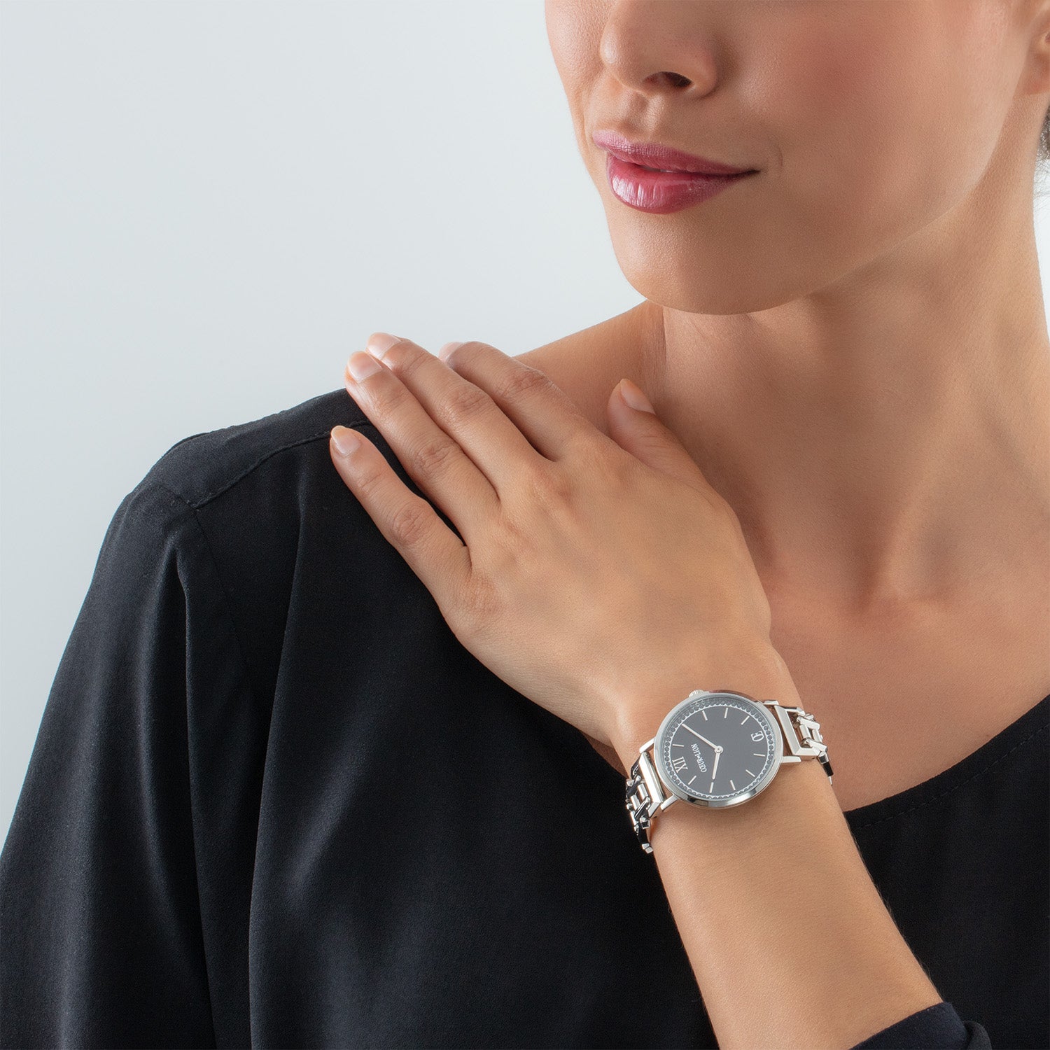coeur-de-lion-rund-sparkling-mysterious-black-statement-uhr-silber image 3