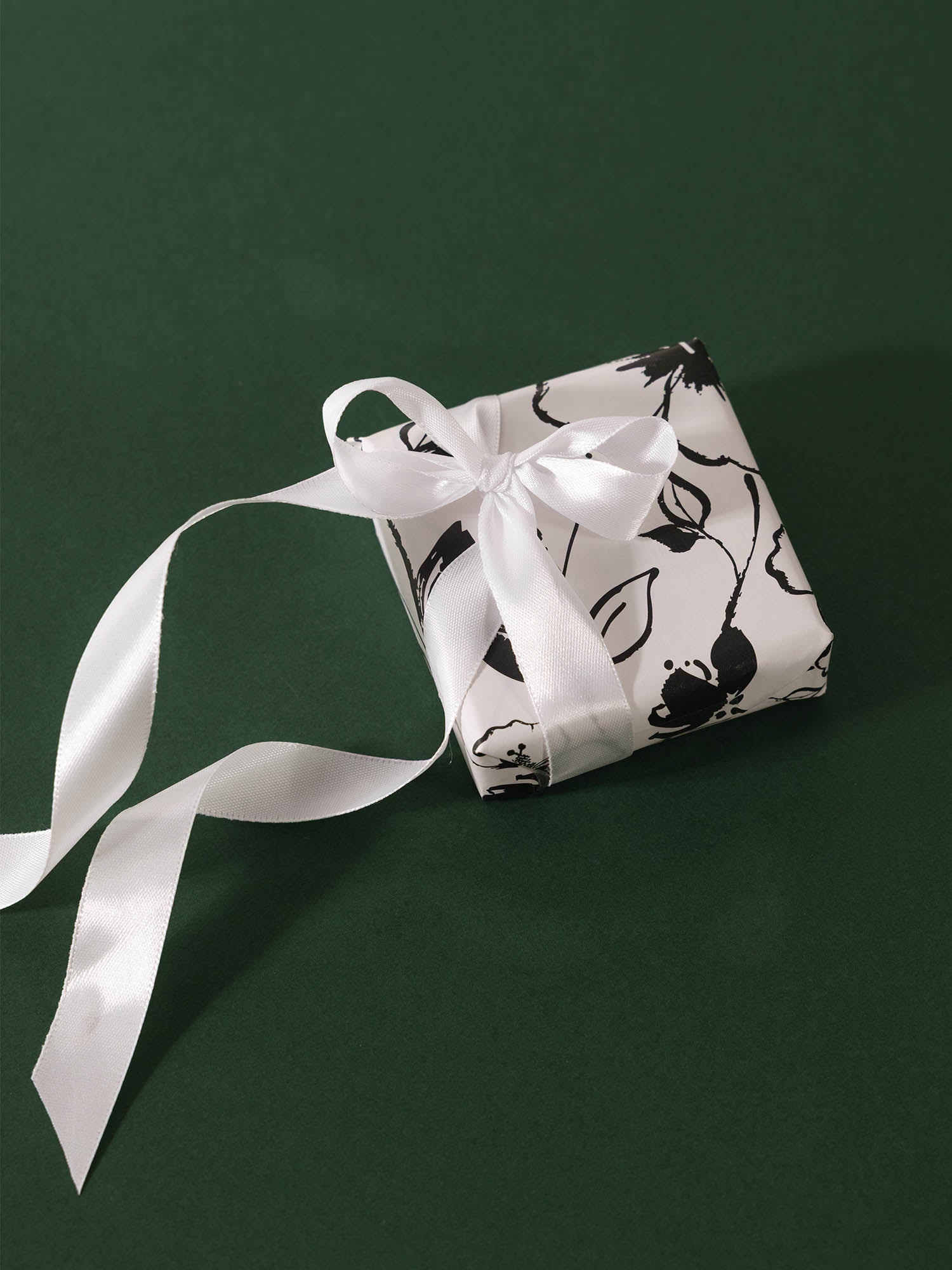 purelei-geschenkpapier-mattes-verpackungspapier-im-aloha-design image 3