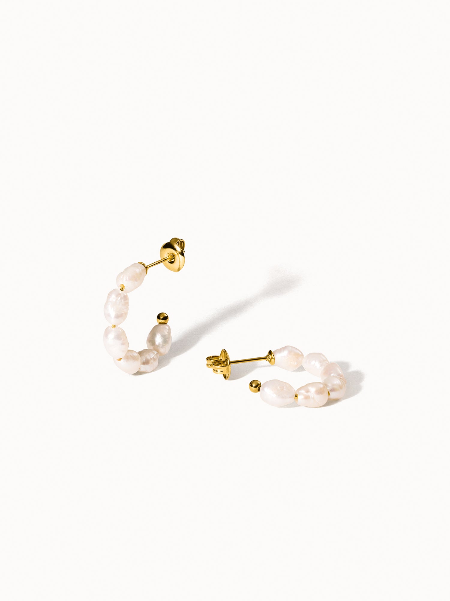 purelei-organic-pearl-perlenohrringe-s-wasserperlen-creolen image 1