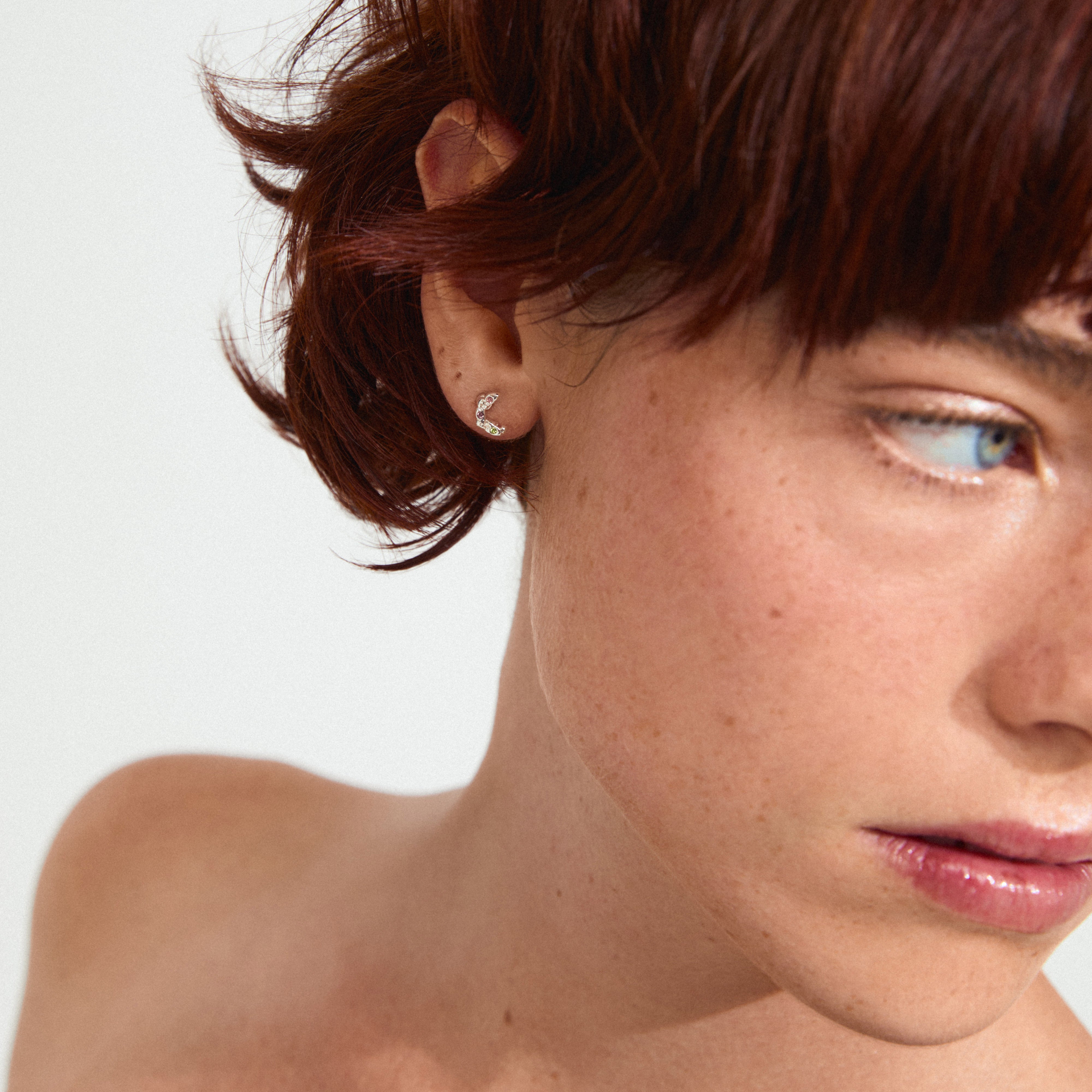 pilgrim-kora-ohrstecker-versilbert-mond-mit-preciosa-kristallen image 3