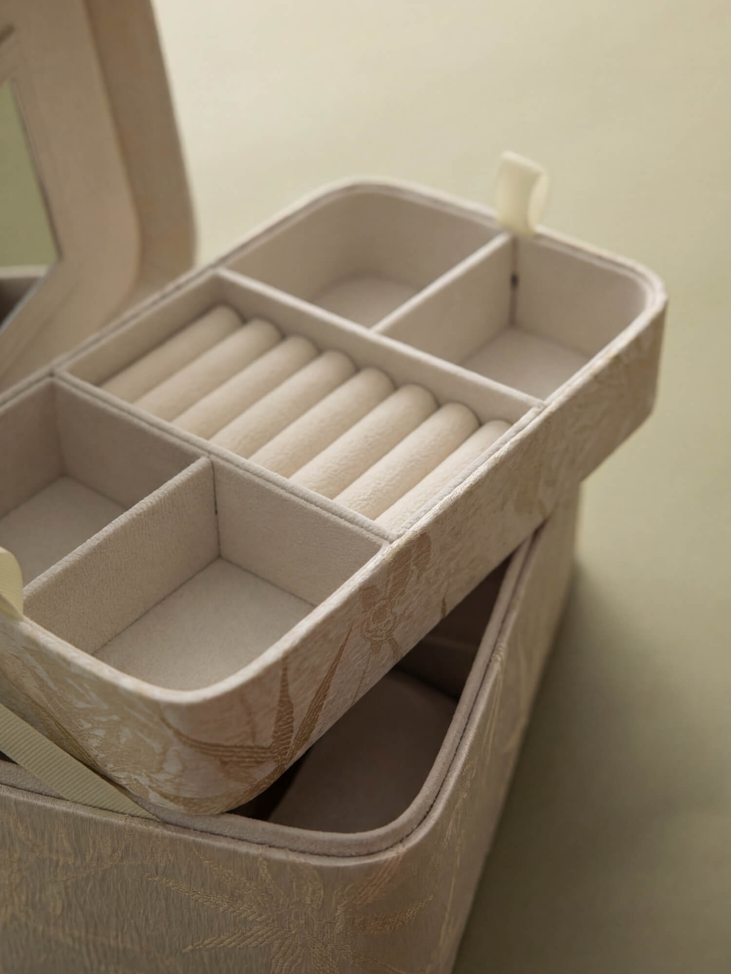 purelei-leaf-schmuckorganizer-mit-spiegel-creme image 2