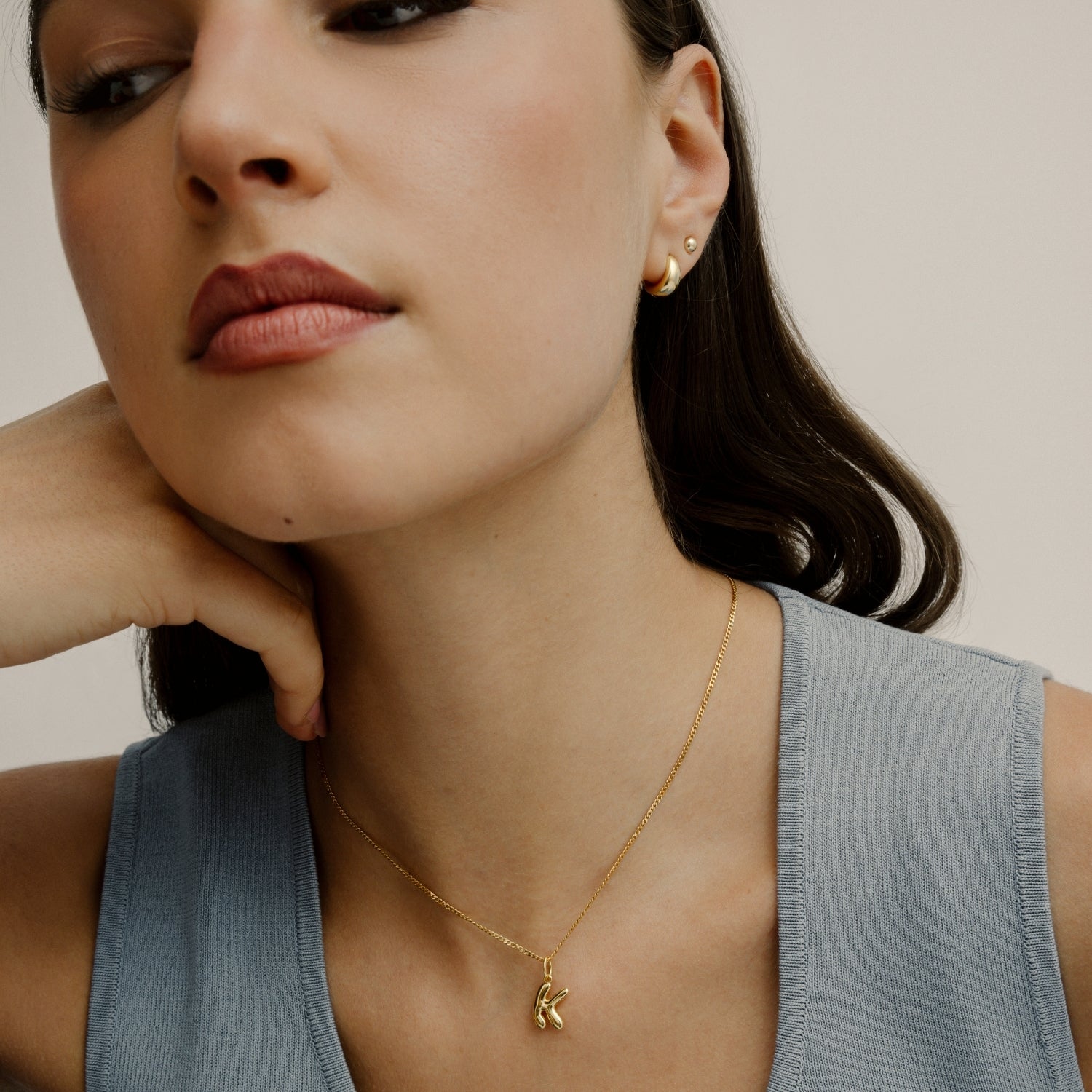 xenox-k-letter-bold-charm-925-sterlingsilber-18k-vergoldet image 4