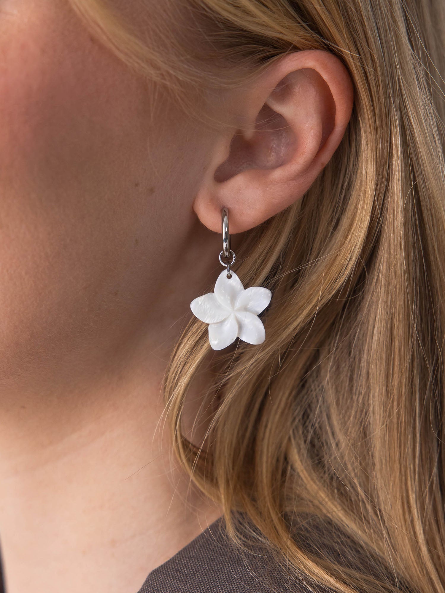 purelei-shiny-plumeria-creole-ohrringe-mit-bl-tenanh-nger image 6
