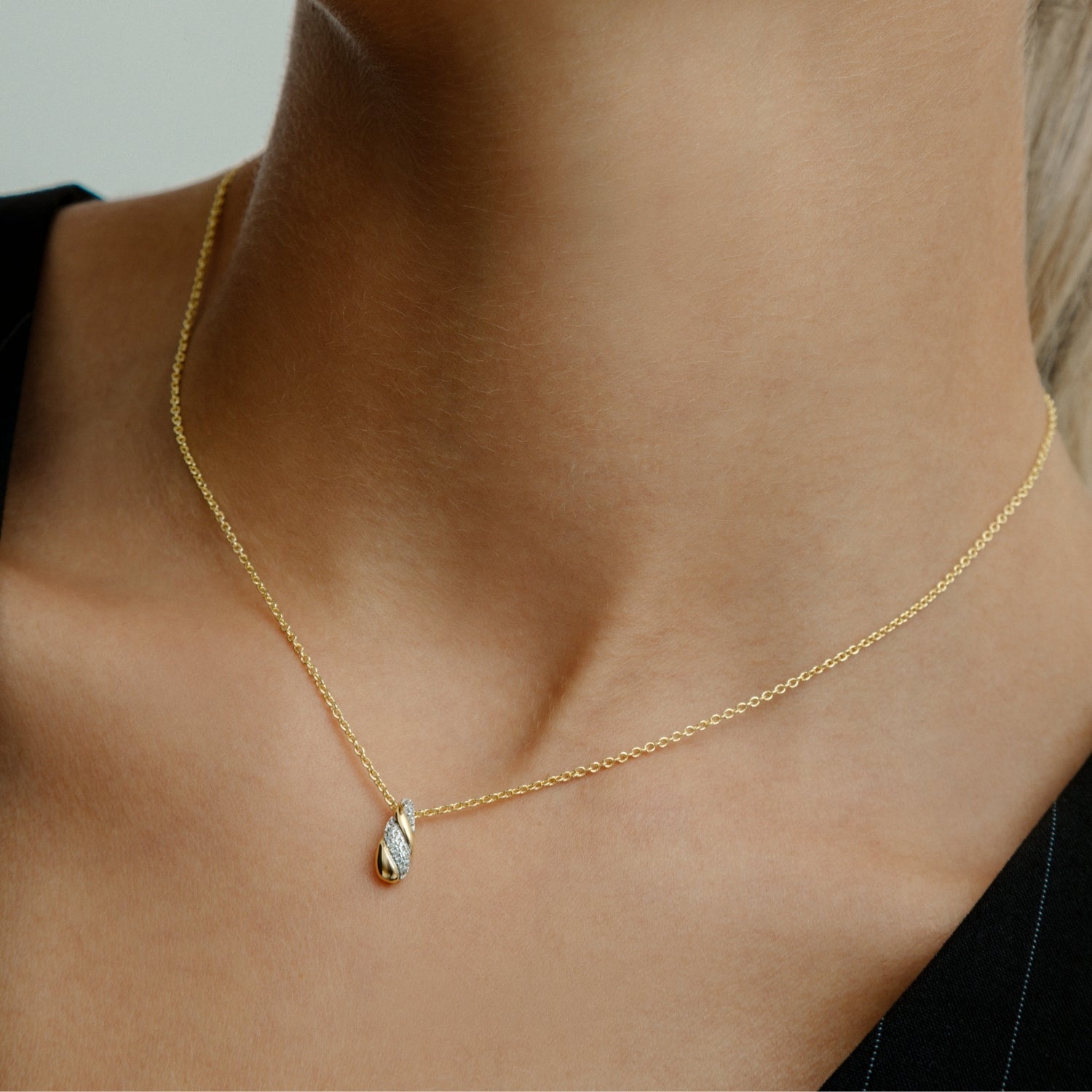 xenox-sculpted-halskette-925-sterlingsilber-18k-vergoldet-mit-zirkonia image 2