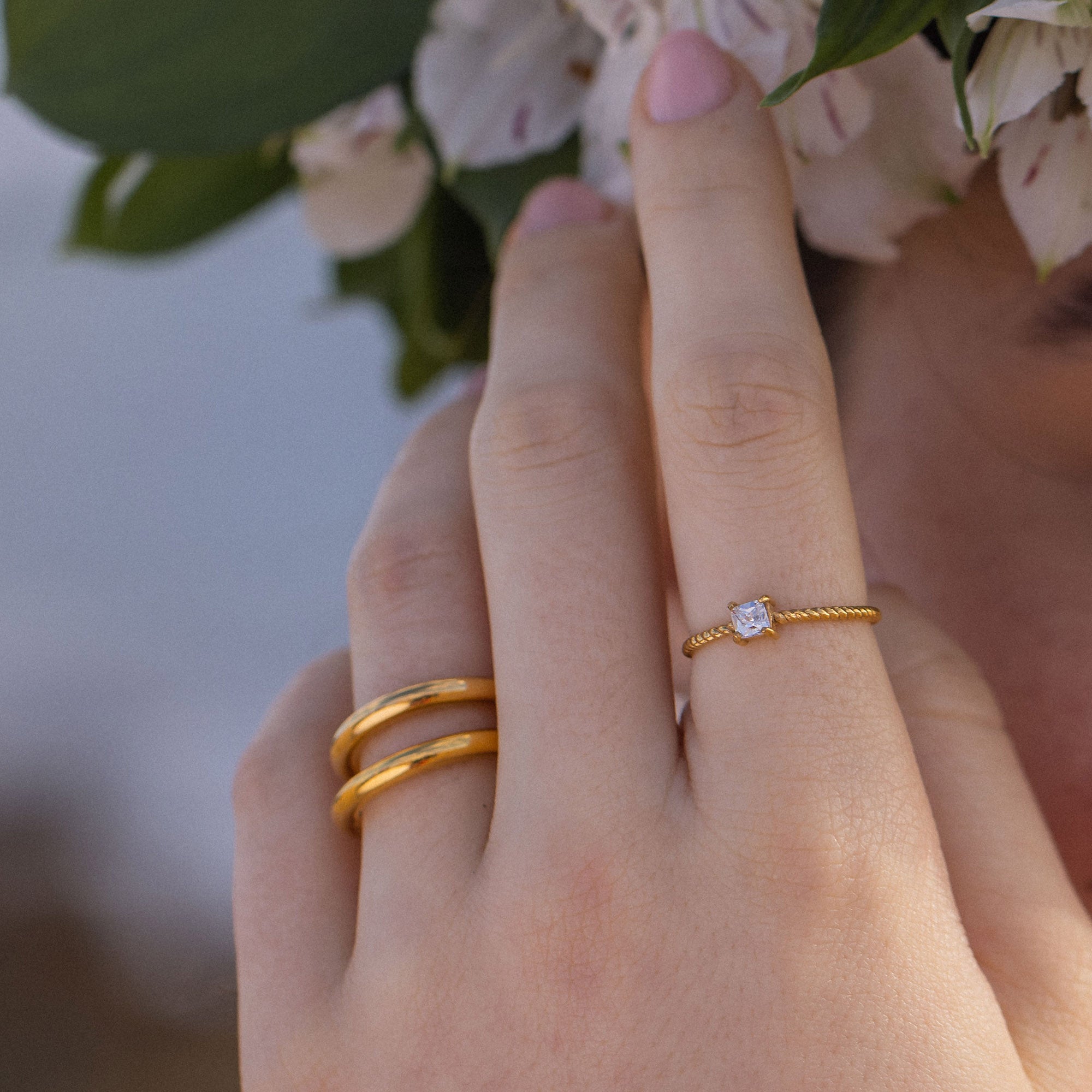 purelei-precious-fine-ring-gedrehter-ring-mit-zirkonia-stein image 2