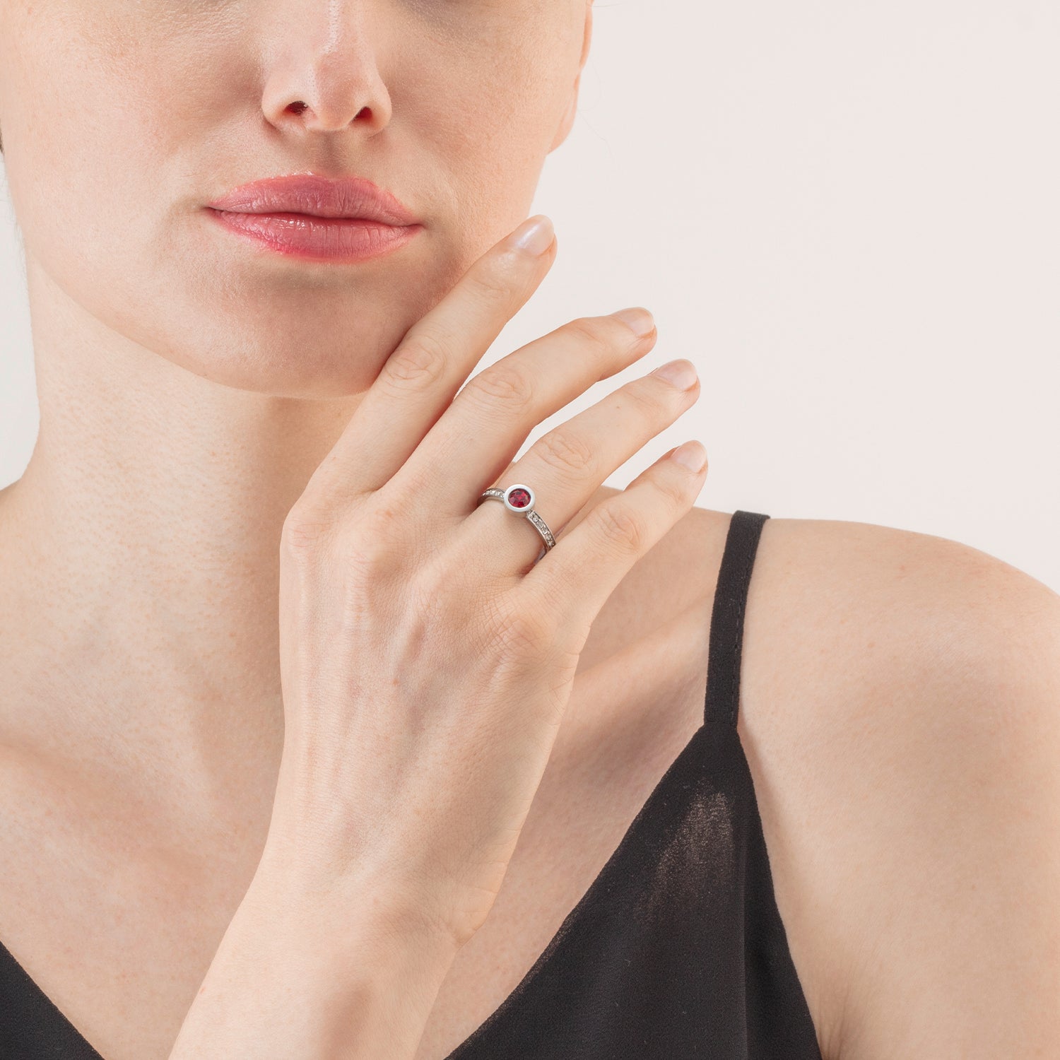 coeur-de-lion-sparkling-dots-ring-silber-rot-strass image 3