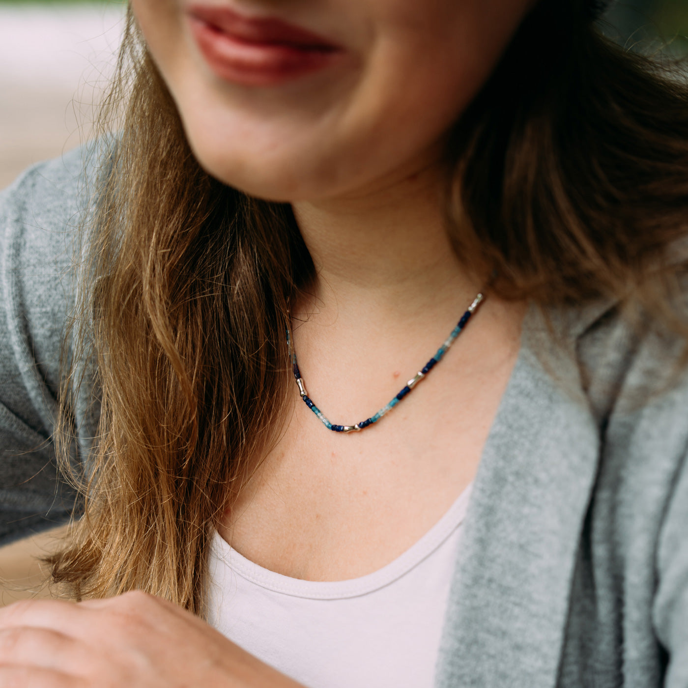 julie-julsen-loving-stones-kette-40-5-cm-aus-144-blauen-edelsteinen-mondstein-sp image 6