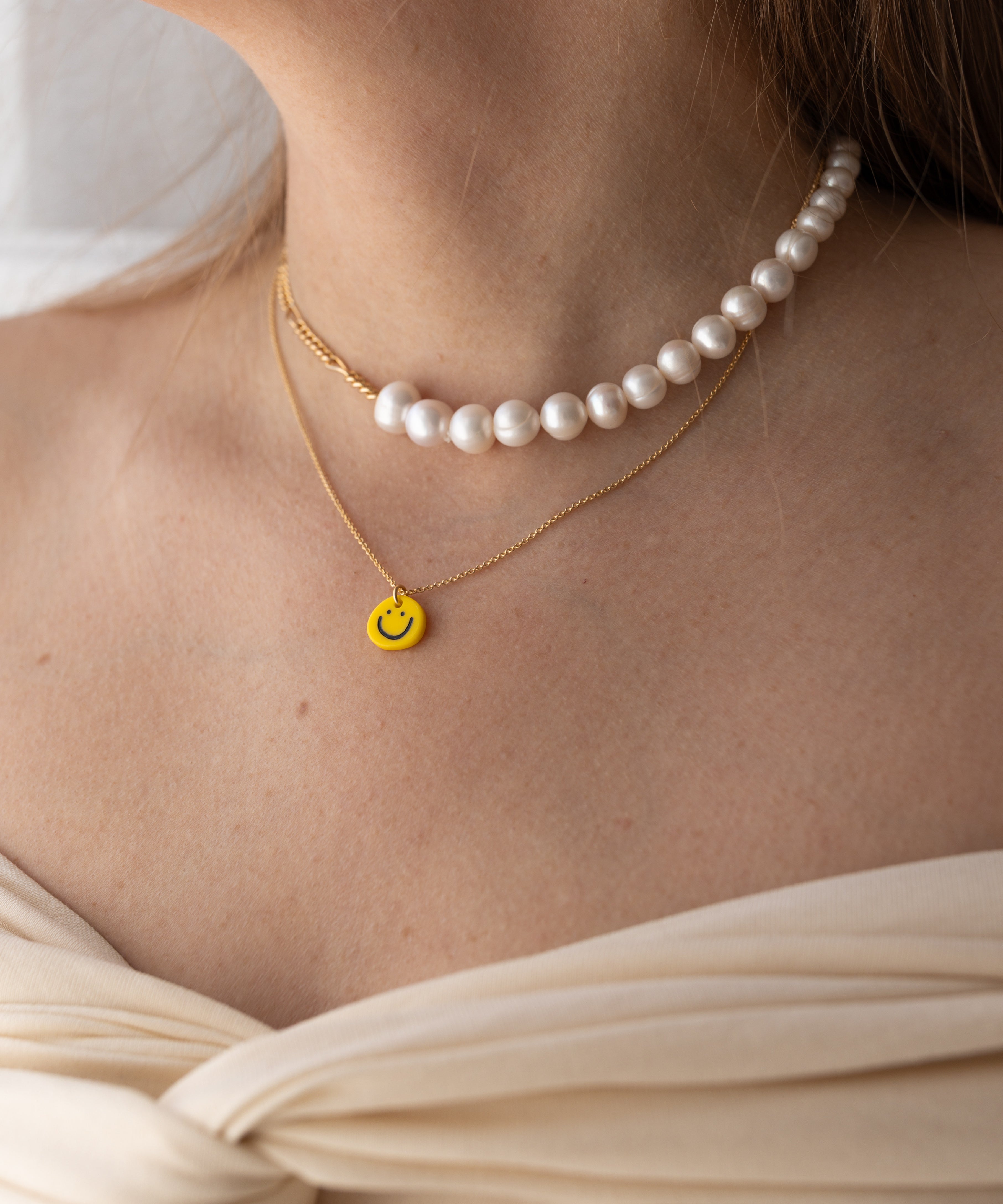 wald-berlin-smilie-yellow-necklace-goldkette-43-cm-mit-handbemaltem-smiley-anh-n image 1