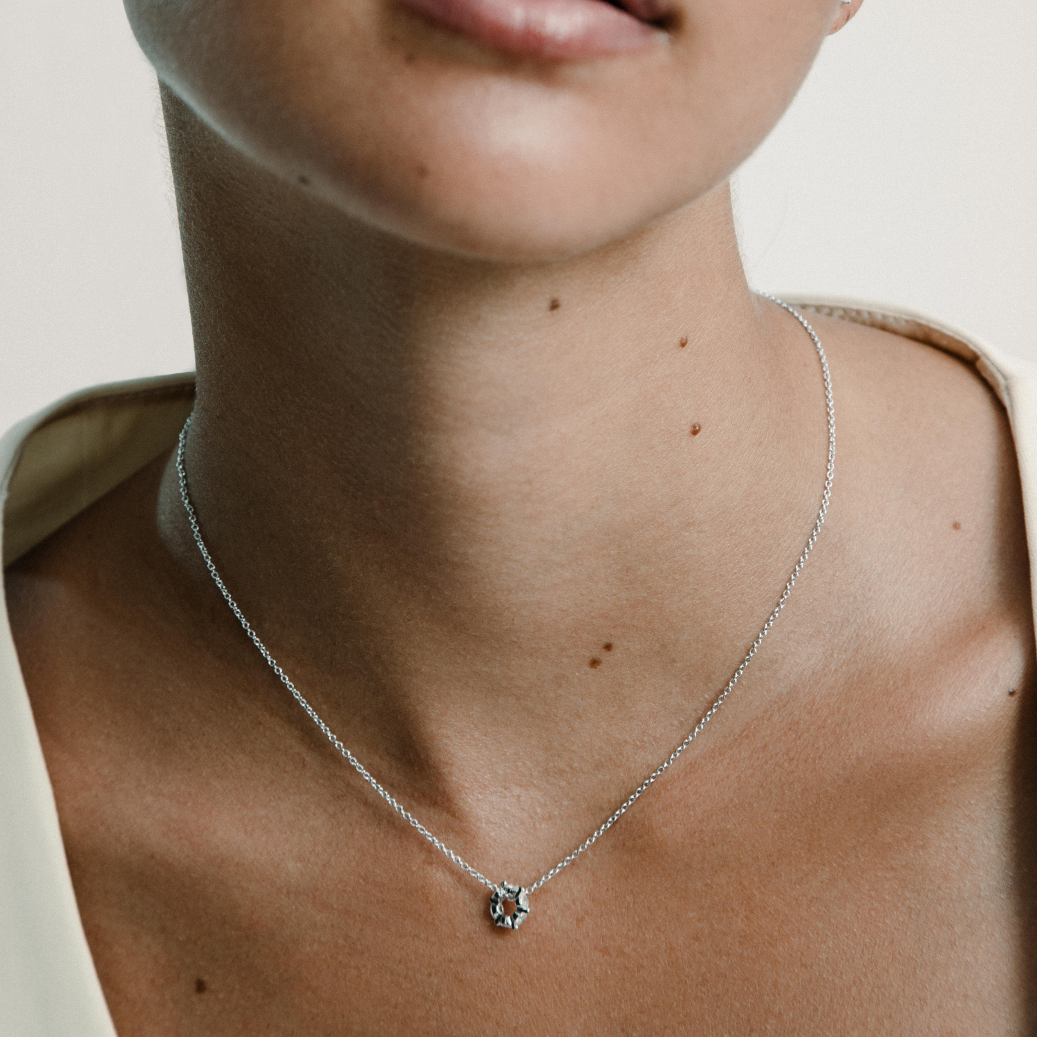 xenox-twilight-halskette-925-sterlingsilber-rhodiniert-mit-zirkonia-navetteschli image 3