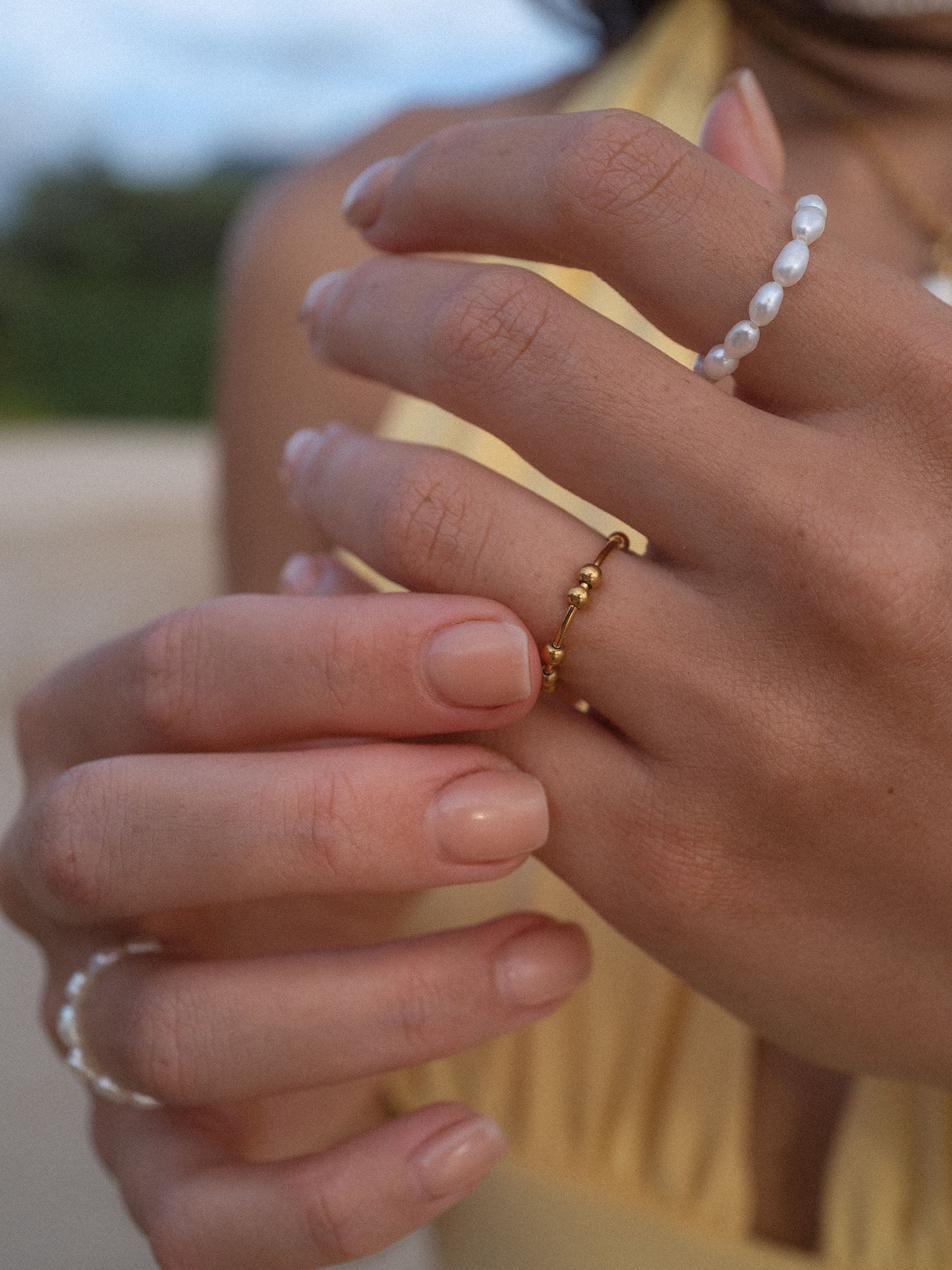 purelei-shade-anxiety-ring-verstellbar-mit-7-kugeln-anti-stress-gold-silber image 2