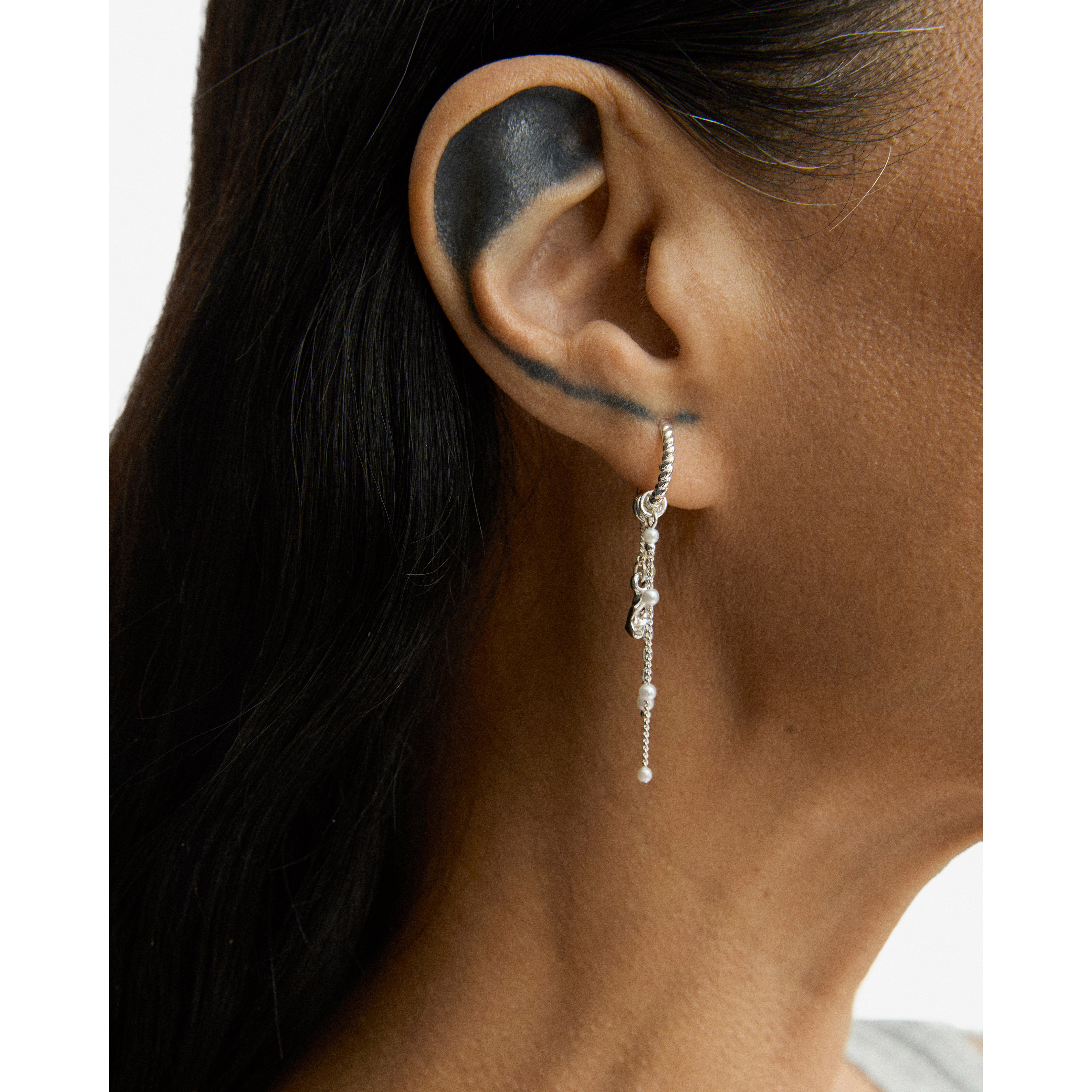 pilgrim-eron-ohrringe-silberplattiert-twisted-hoops-mit-kette-und-perlen image 3