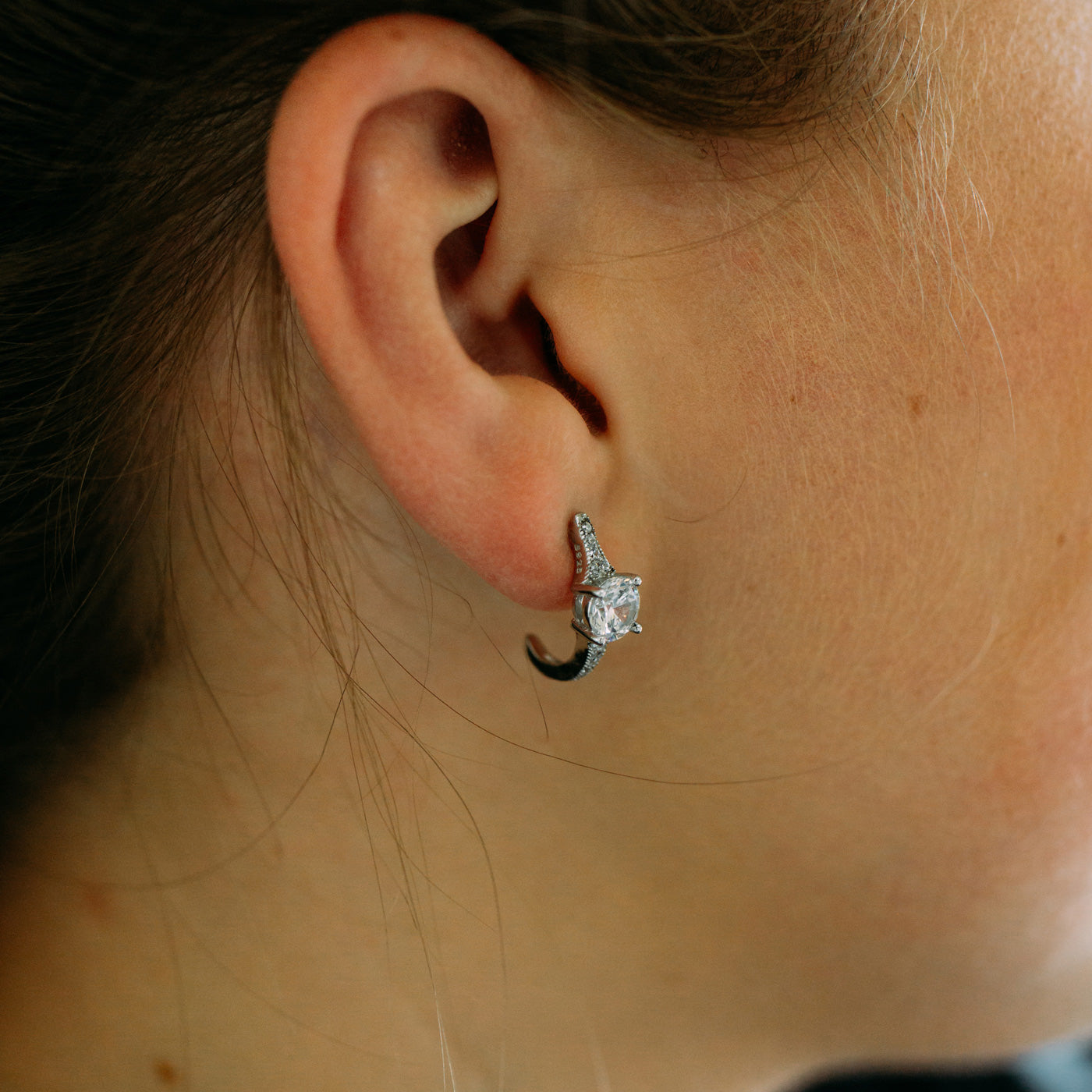 julie-julsen-cz-stones-ohrstecker-silber-mit-24-zirkonia-transparent image 2