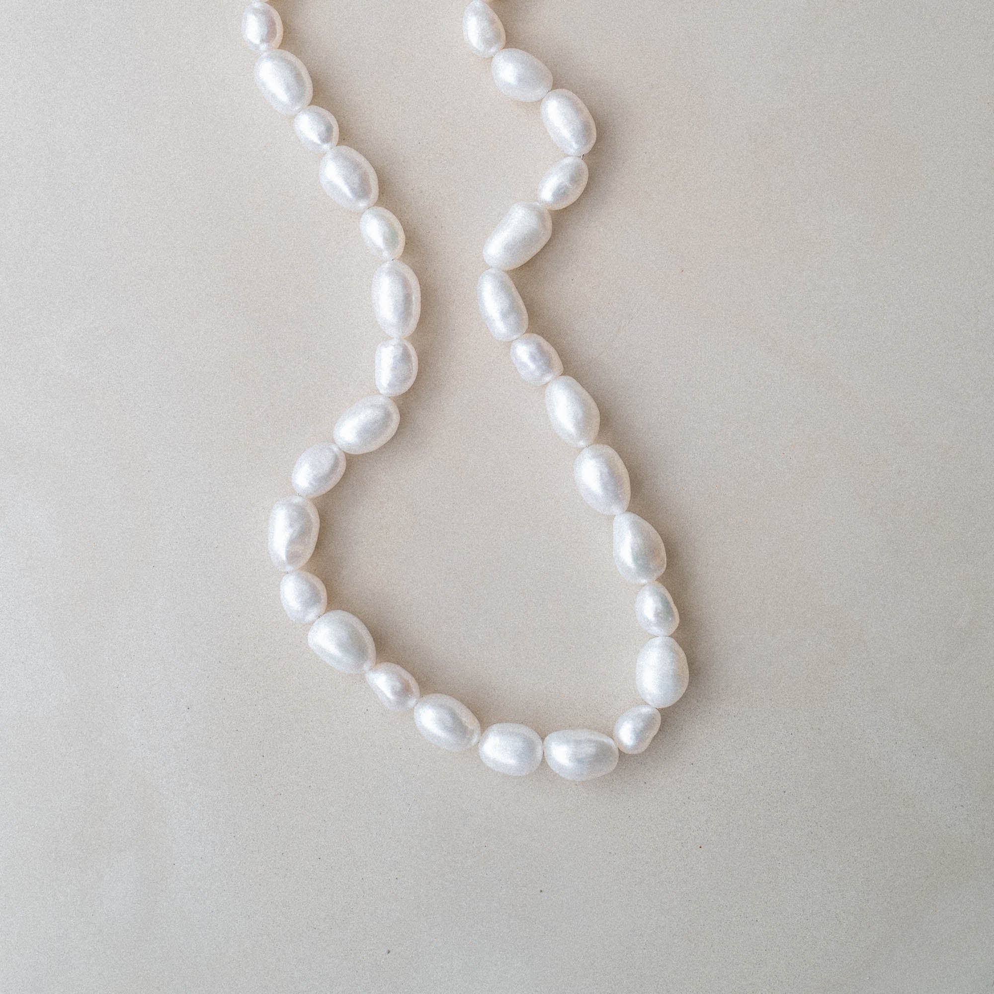 purelei-moonlight-keshi-kette-perlenschmuck-gold-40-45-cm image 6