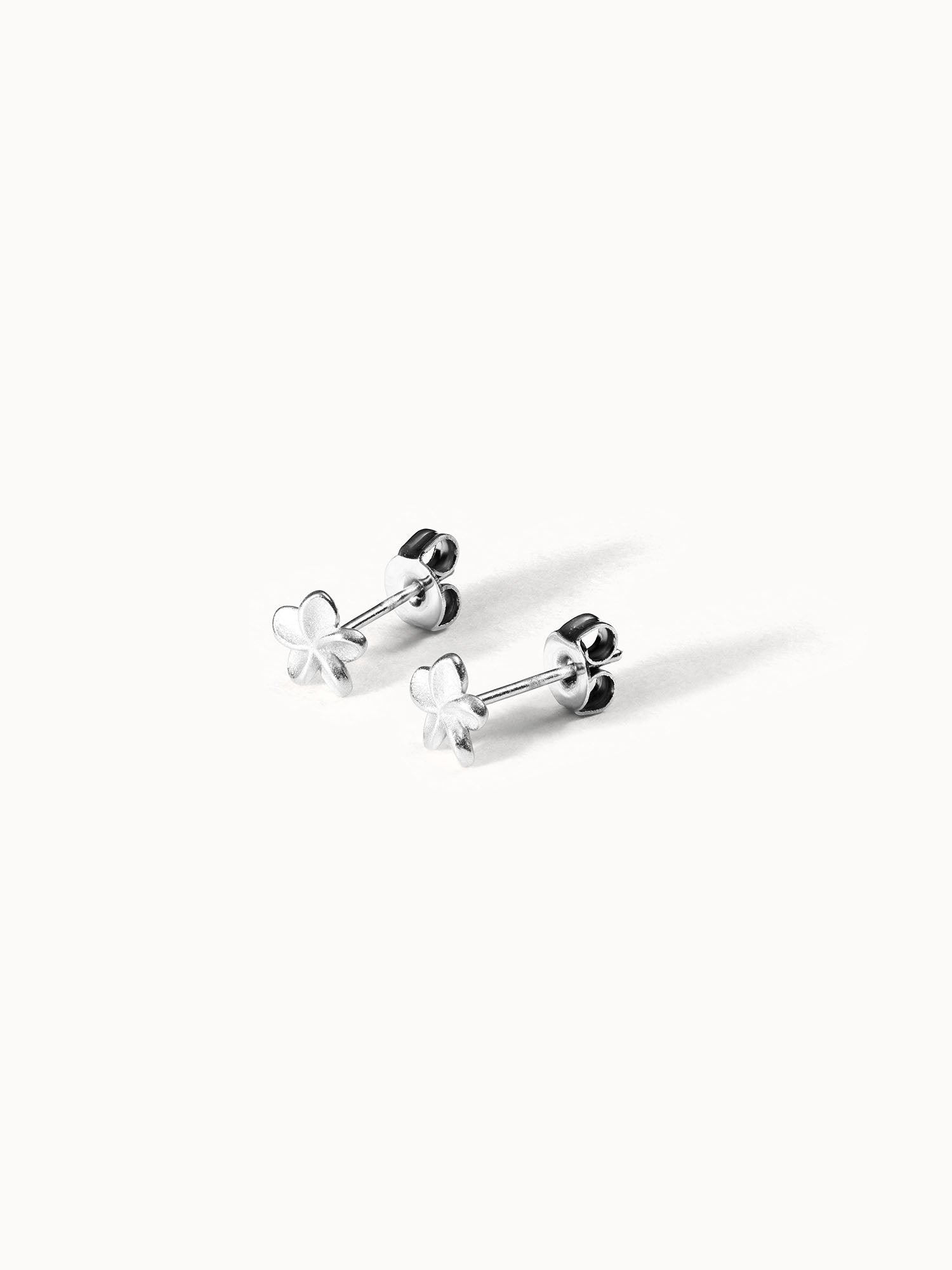 purelei-empowerment-ohrringe-matte-bl-ten-ohrstecker-plumeria-gold-silber-ros-go image 8