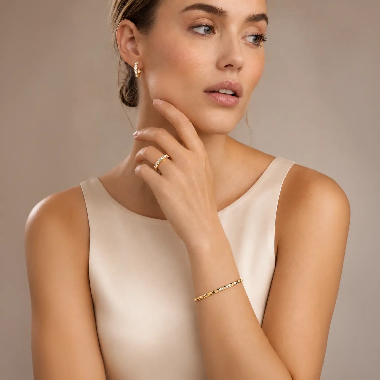 coeur-de-lion-eternal-love-bold-creolen-2-cm-gold-mit-zirkonia image 3