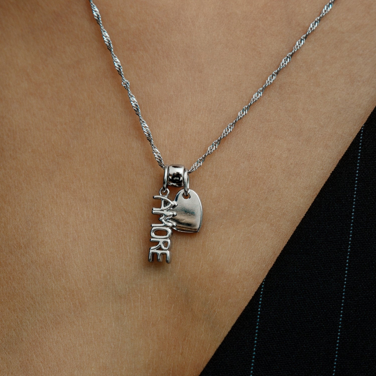 xenox-amore-charm-925-sterlingsilber-rhodiniert-schrift-anh-nger-xs10540 image 3