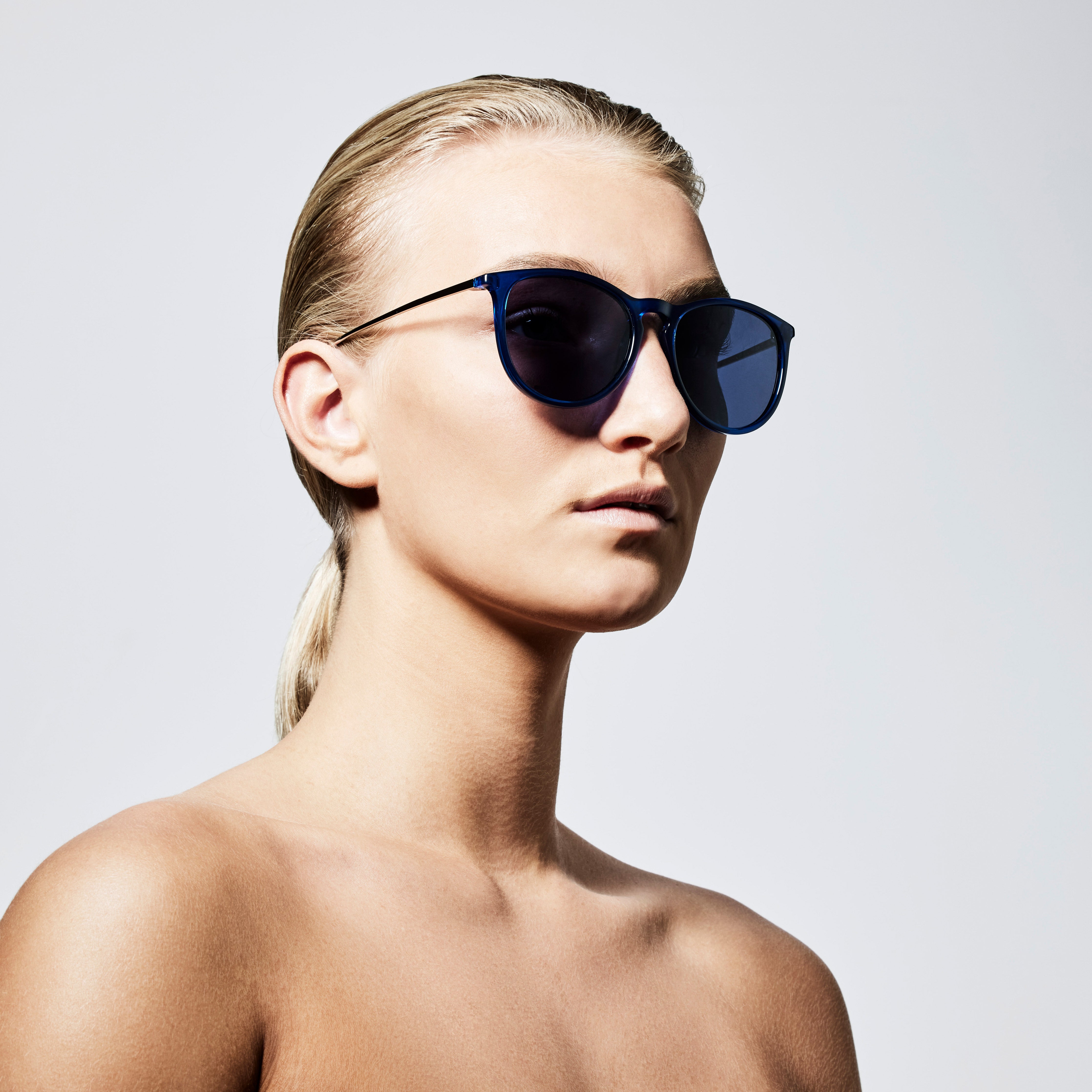 pilgrim-vanille-sonnenbrille-dunkelblau-versilbert image 2