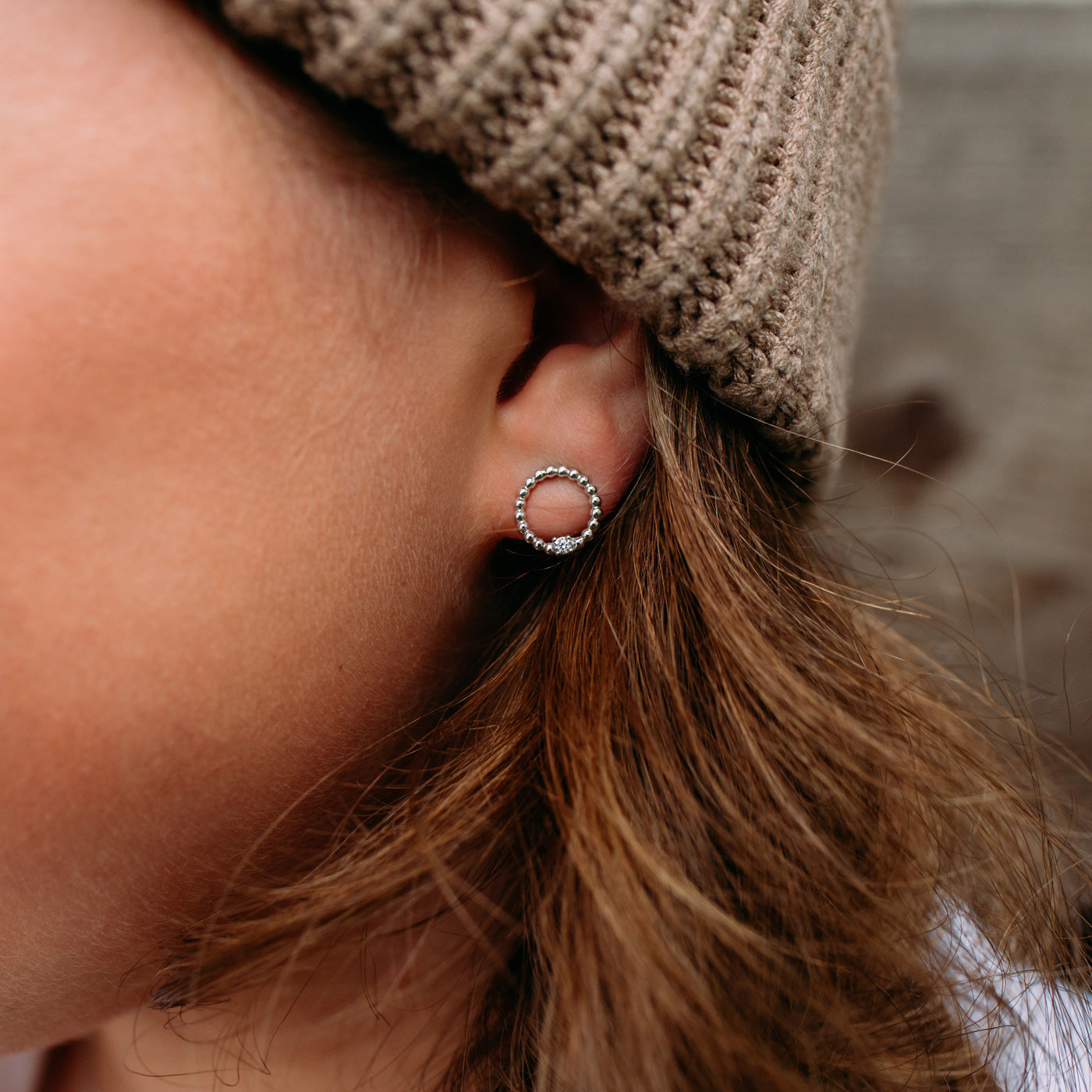 julie-julsen-ohrschmuck-silber-kreis-stecker-mit-2-zirkonia image 5