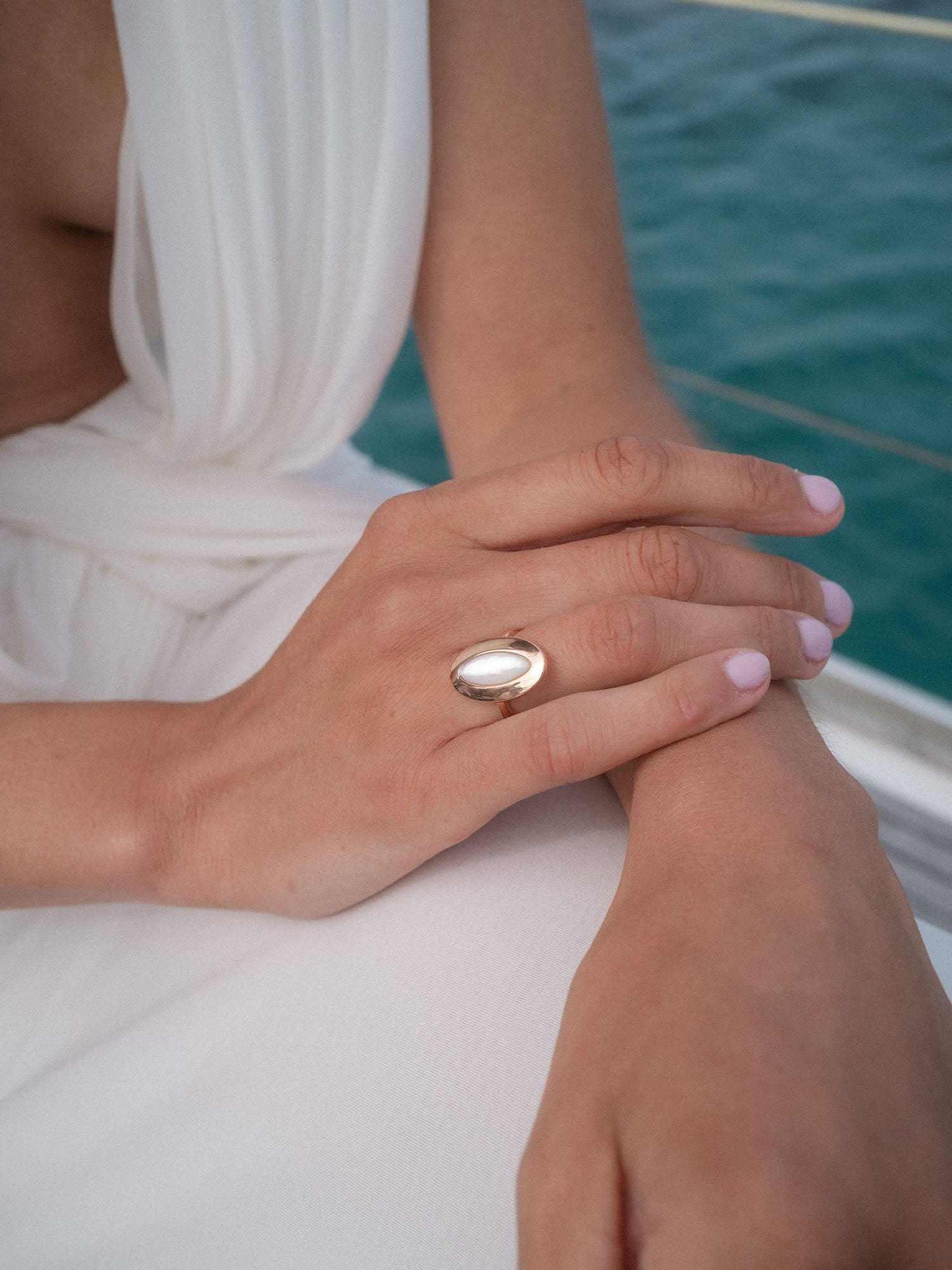 purelei-island-elegance-ring-mit-perlmutt-inlay-oval image 8