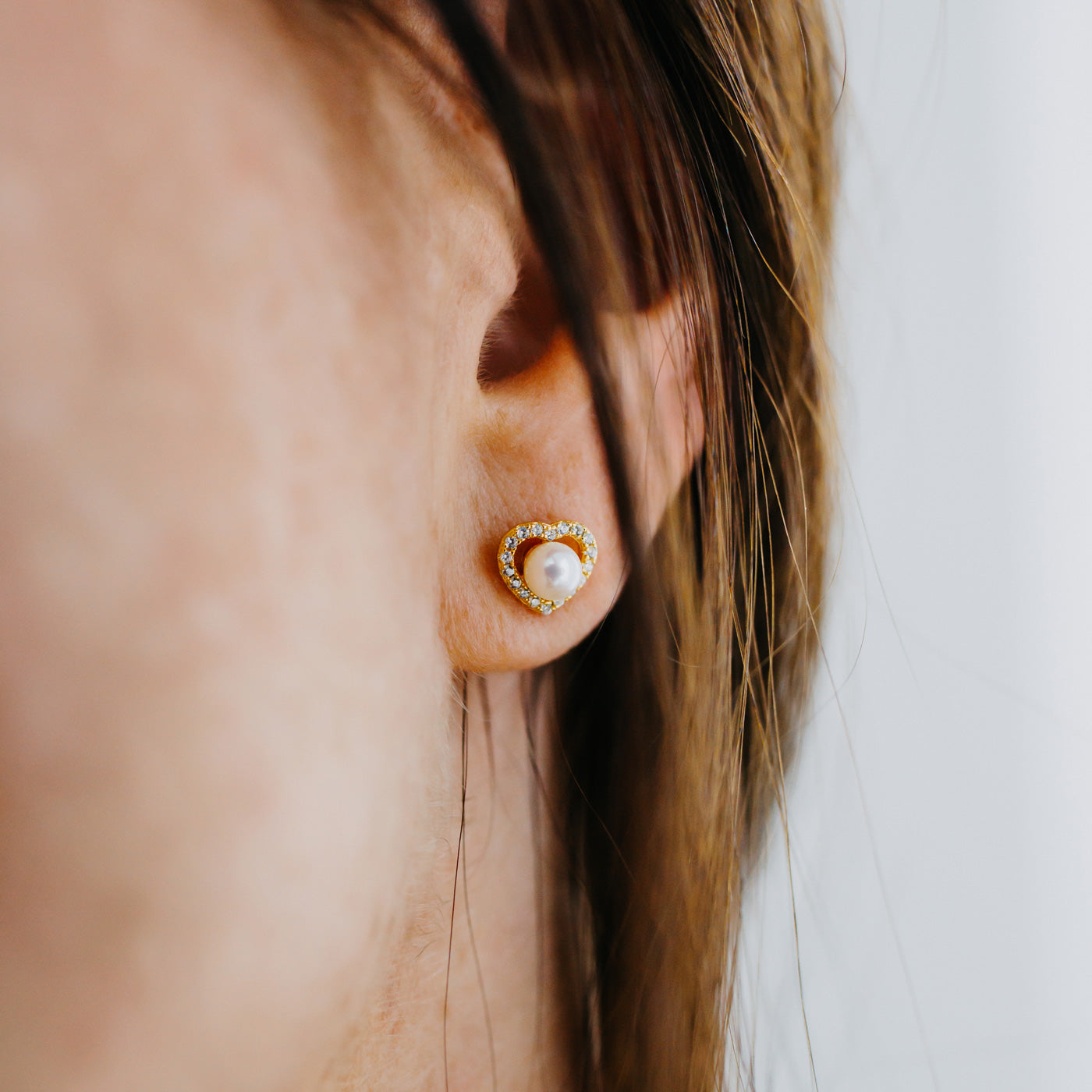 julie-julsen-heart-pearl-ohrstecker-vergoldet-mit-36-zirkonia-und-s-wasserperle image 5