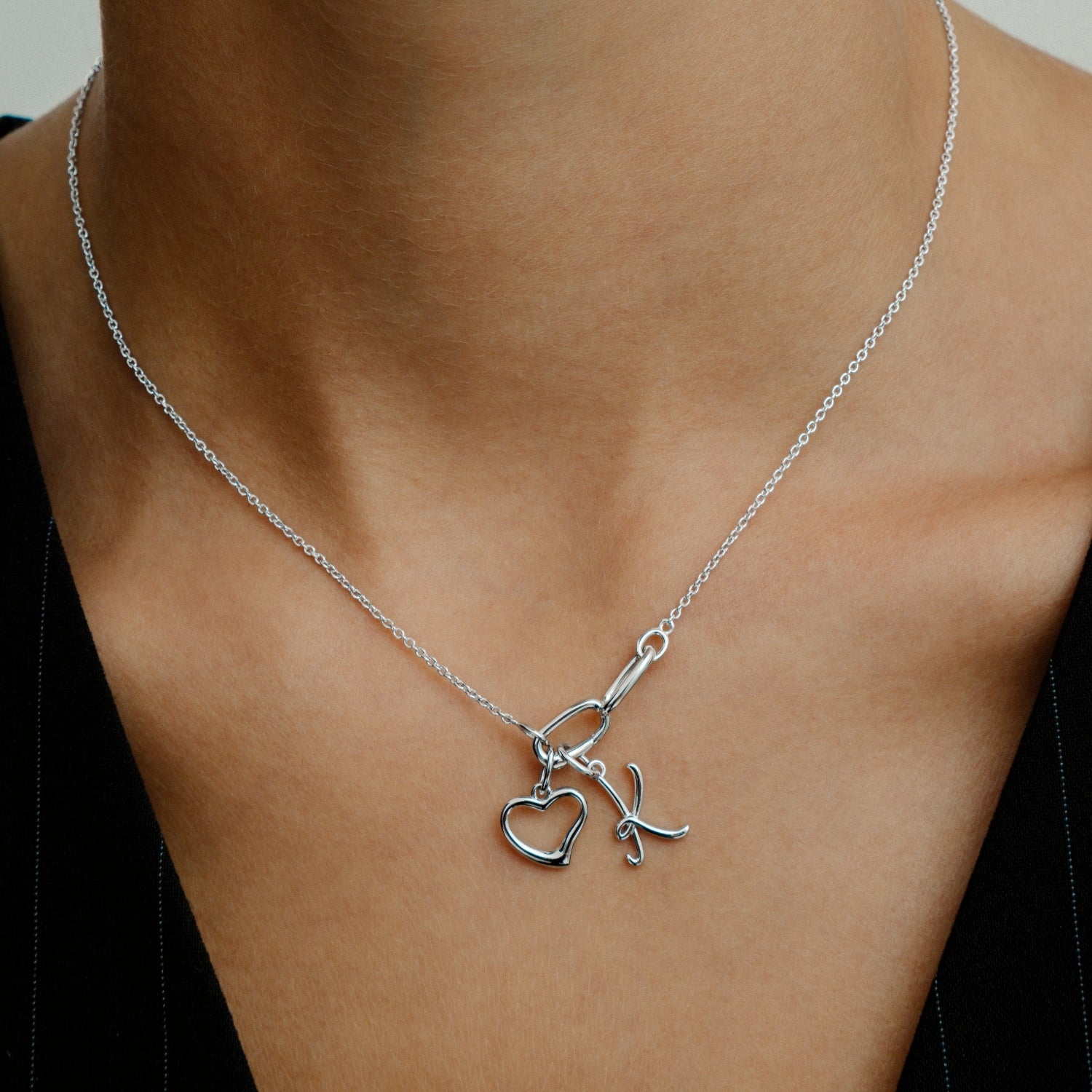 xenox-k-letter-italic-charm-925er-sterlingsilber-rhodiniert image 2