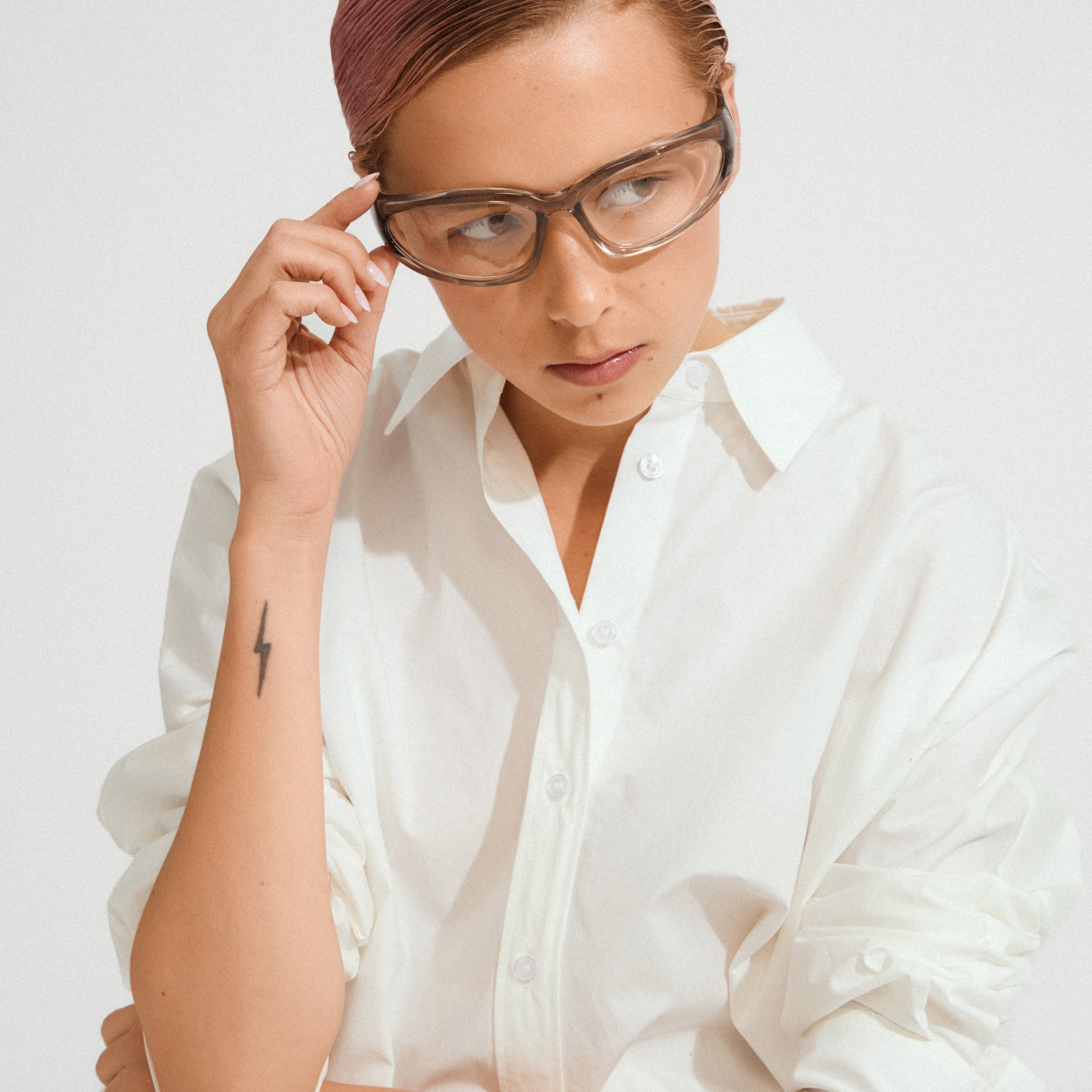 pilgrim-bryar-sonnenbrille-grau-transparent-im-y2k-sportdesign image 2