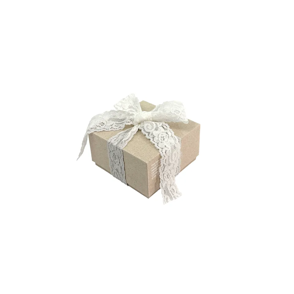 pilgrim-geschenkbox-mittel-8-5-x-8-5-cm-mit-schleife image 1