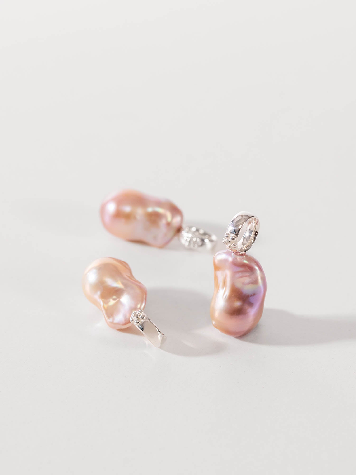 purelei-peach-dream-pearl-charm-aus-925er-sterlingsilber-mit-barockperle image 4