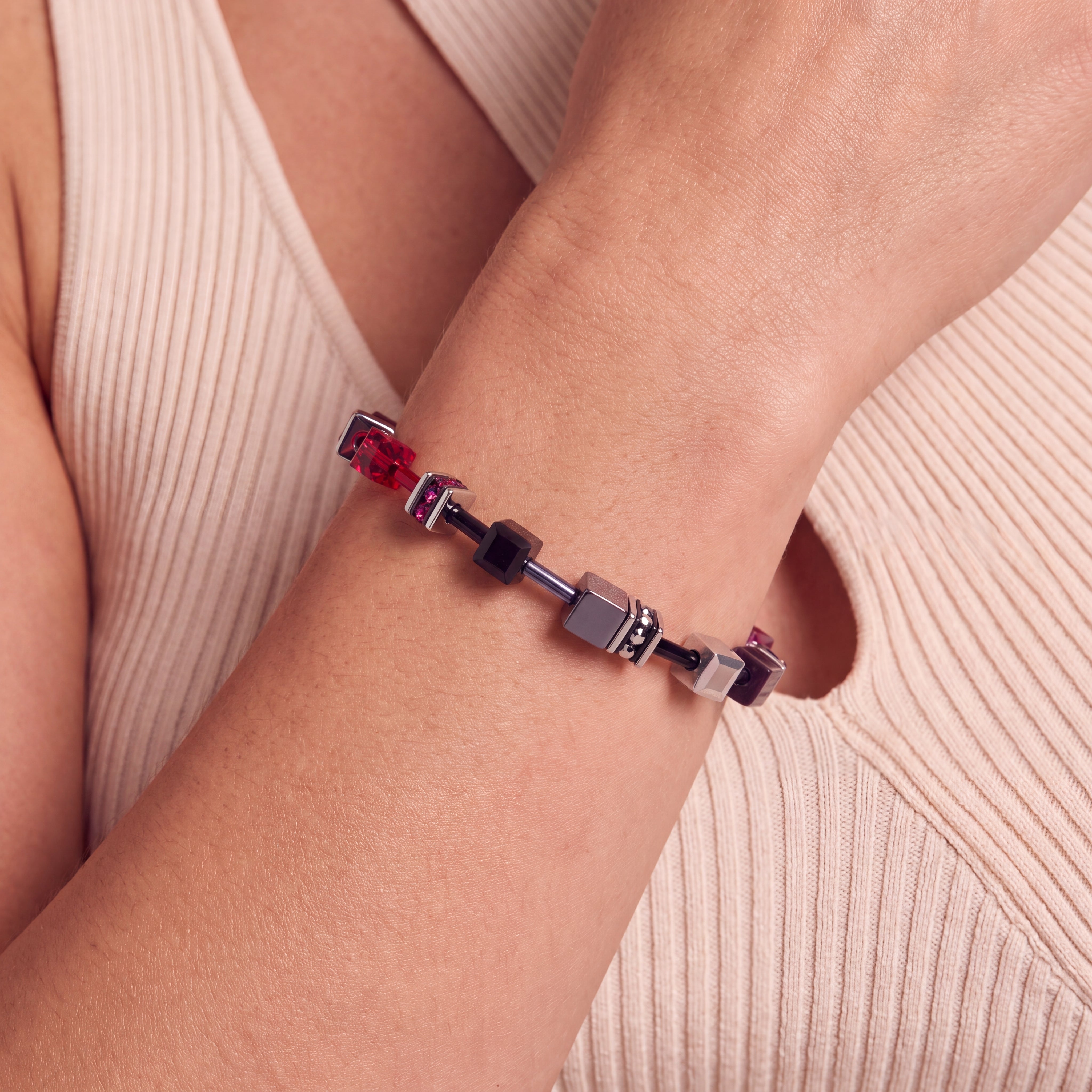 coeur-de-lion-geocube-iconic-armband-ruby-noir-silber image 4