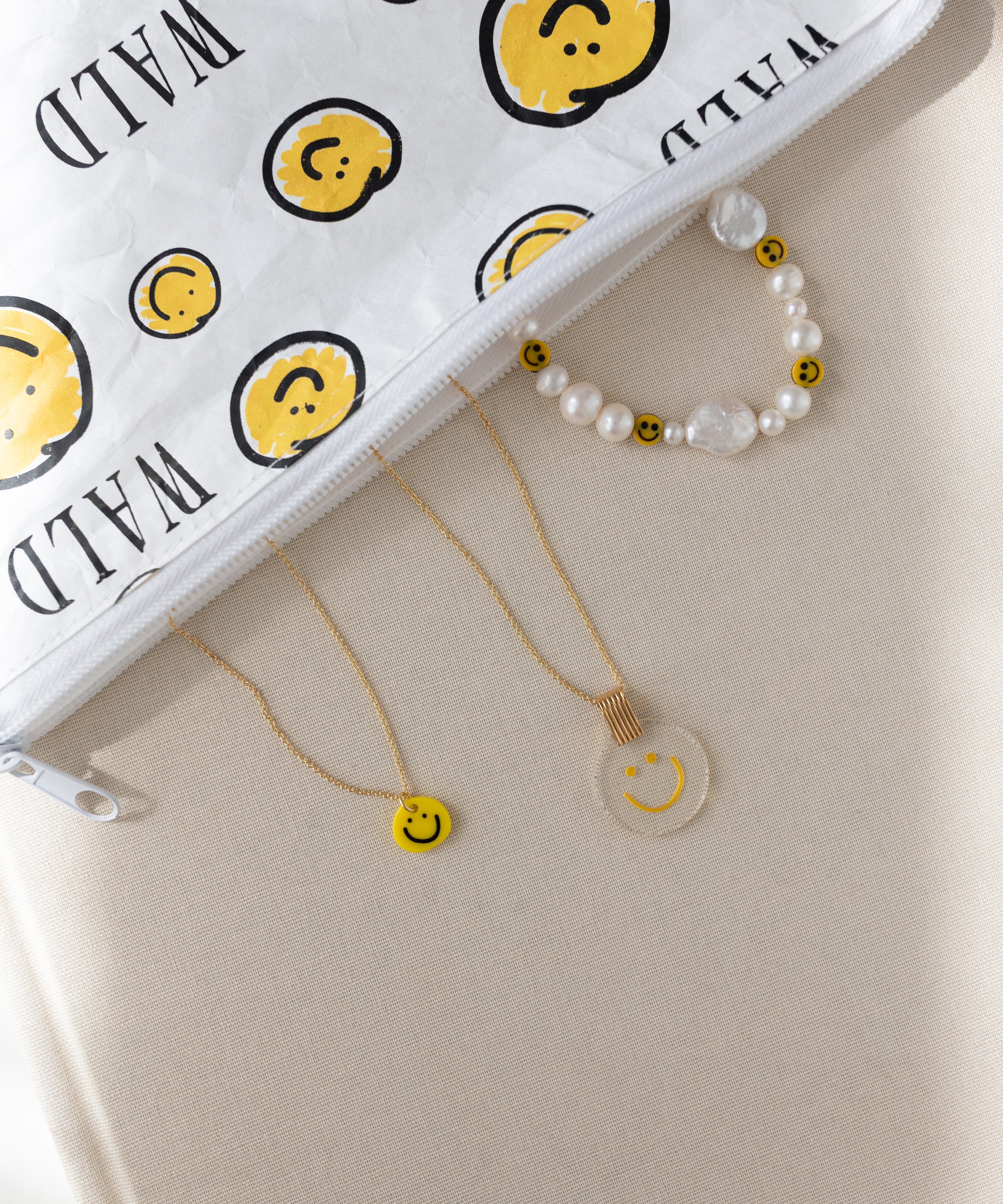 wald-berlin-smilie-yellow-necklace-goldkette-43-cm-mit-handbemaltem-smiley-anh-n image 6