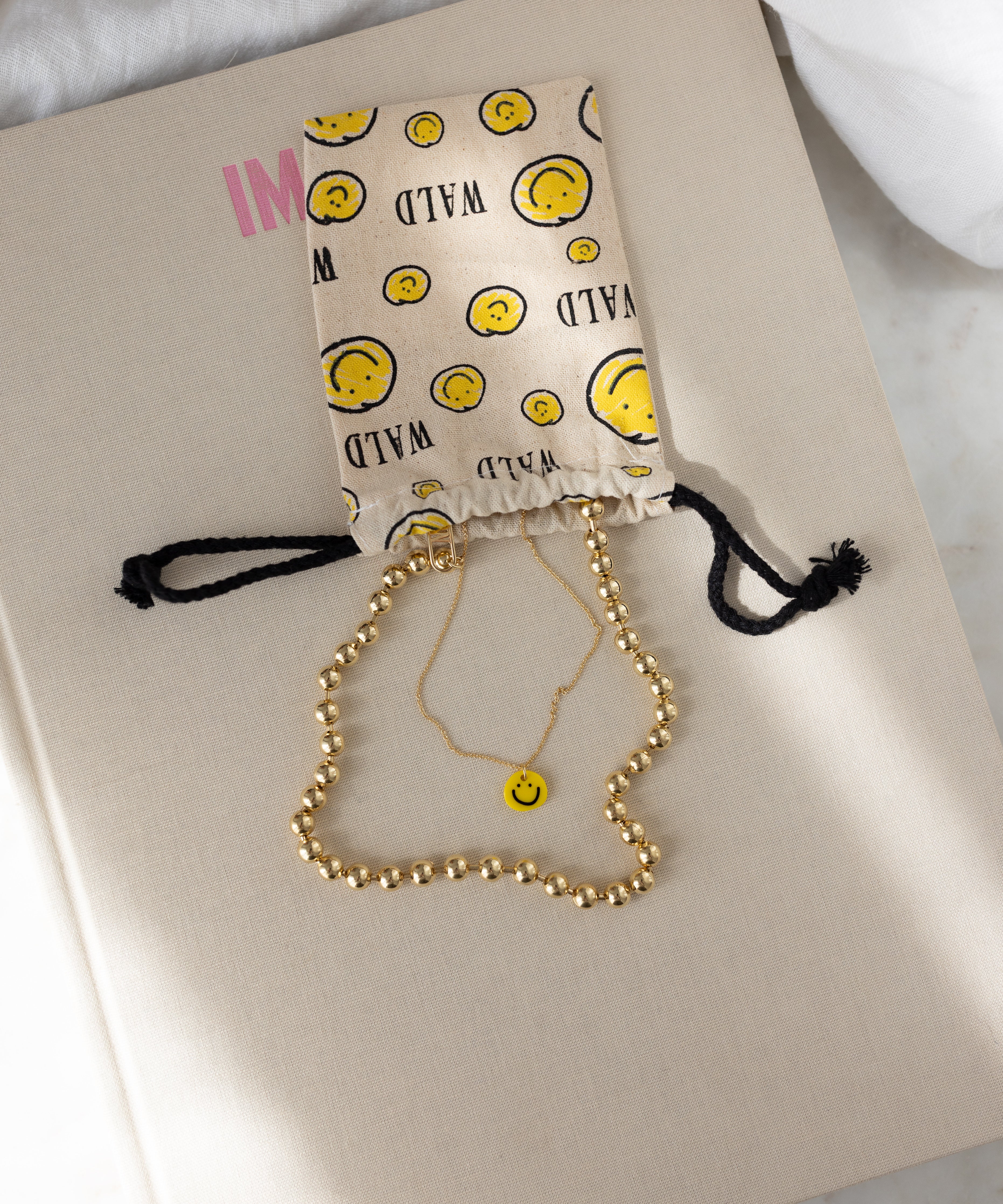 wald-berlin-smilie-yellow-necklace-goldkette-43-cm-mit-handbemaltem-smiley-anh-n image 7