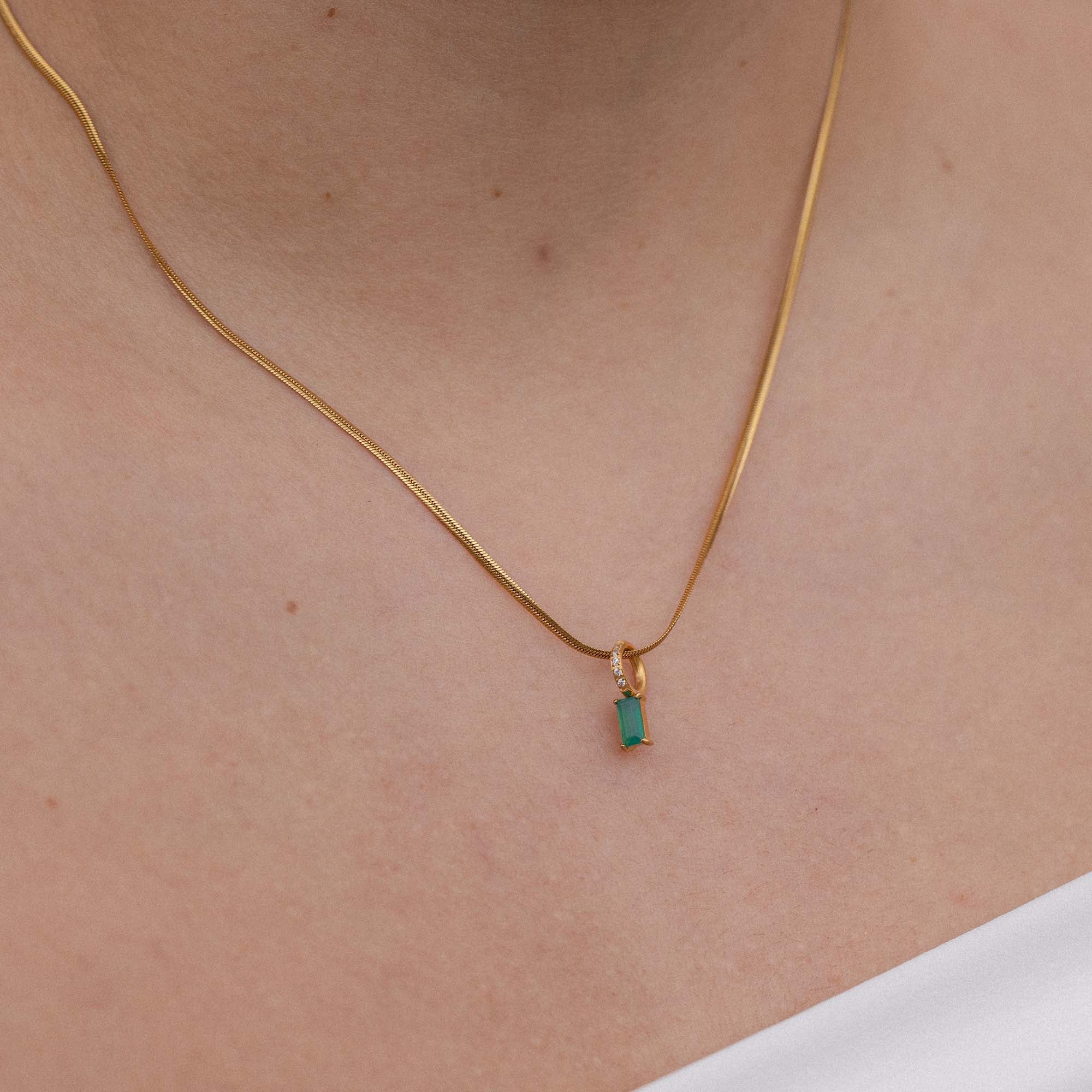 purelei-geburtsstein-mai-chrysopras-charm-baguette image 2