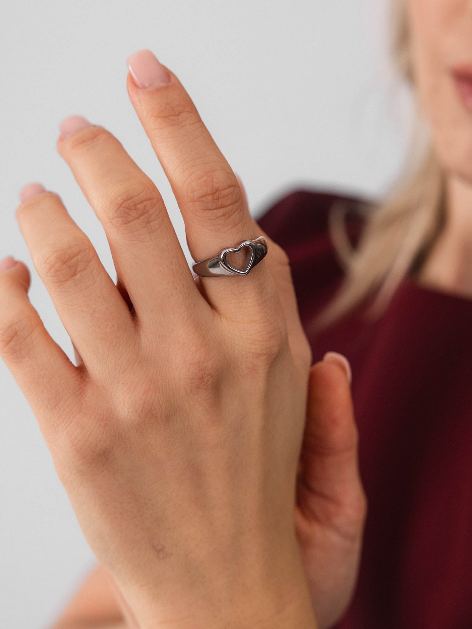 purelei-devotion-heart-ring-statement-siegelring-mit-offenem-herz image 8