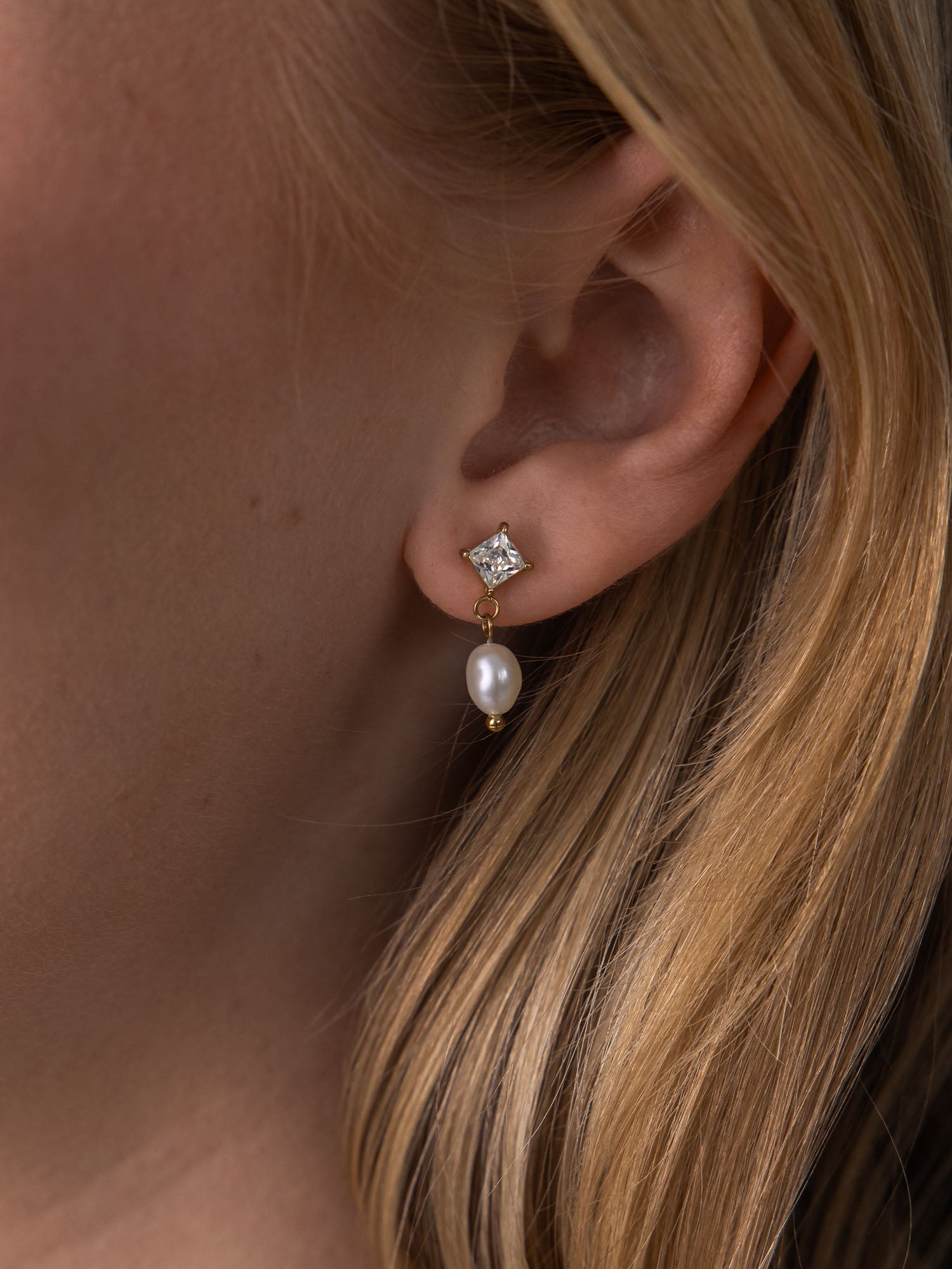 purelei-elegant-pearl-ohrringe-mit-stein-und-perle image 2