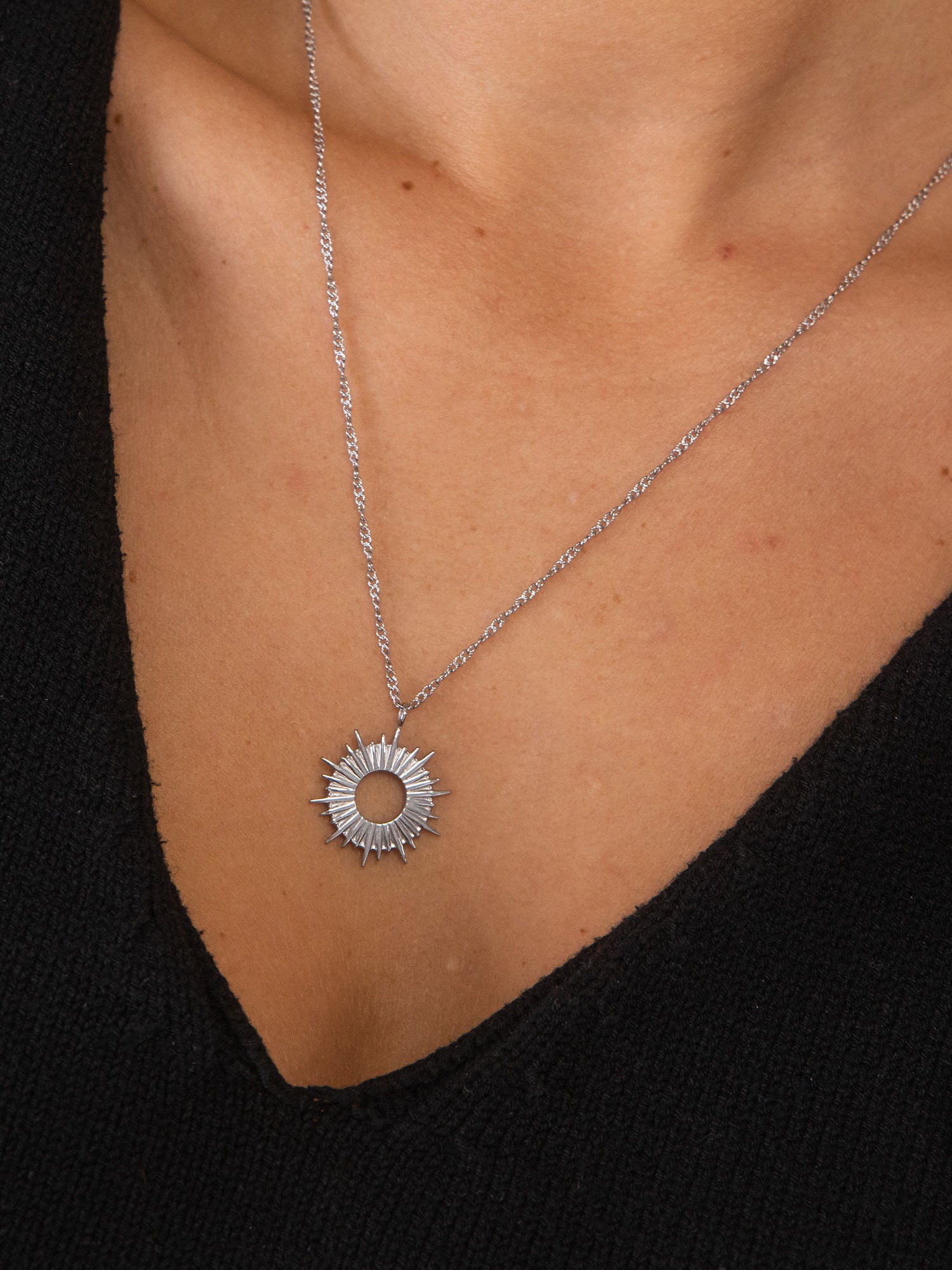 purelei-soleil-kette-halskette-mit-sonnen-anh-nger-in-gold-ros-gold-silber image 5