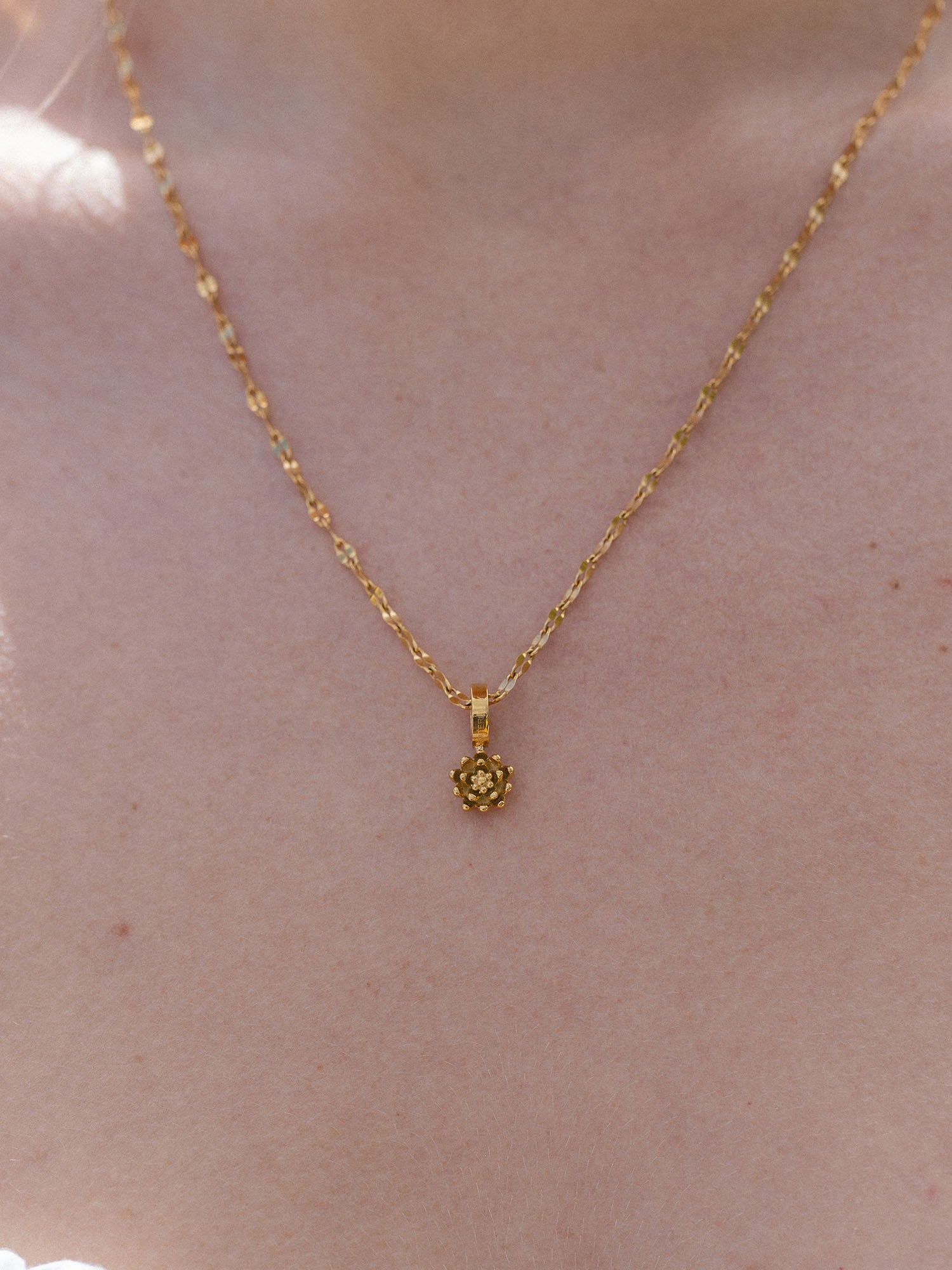 purelei-seerosen-charm-anh-nger-geburtsblume-juli image 2