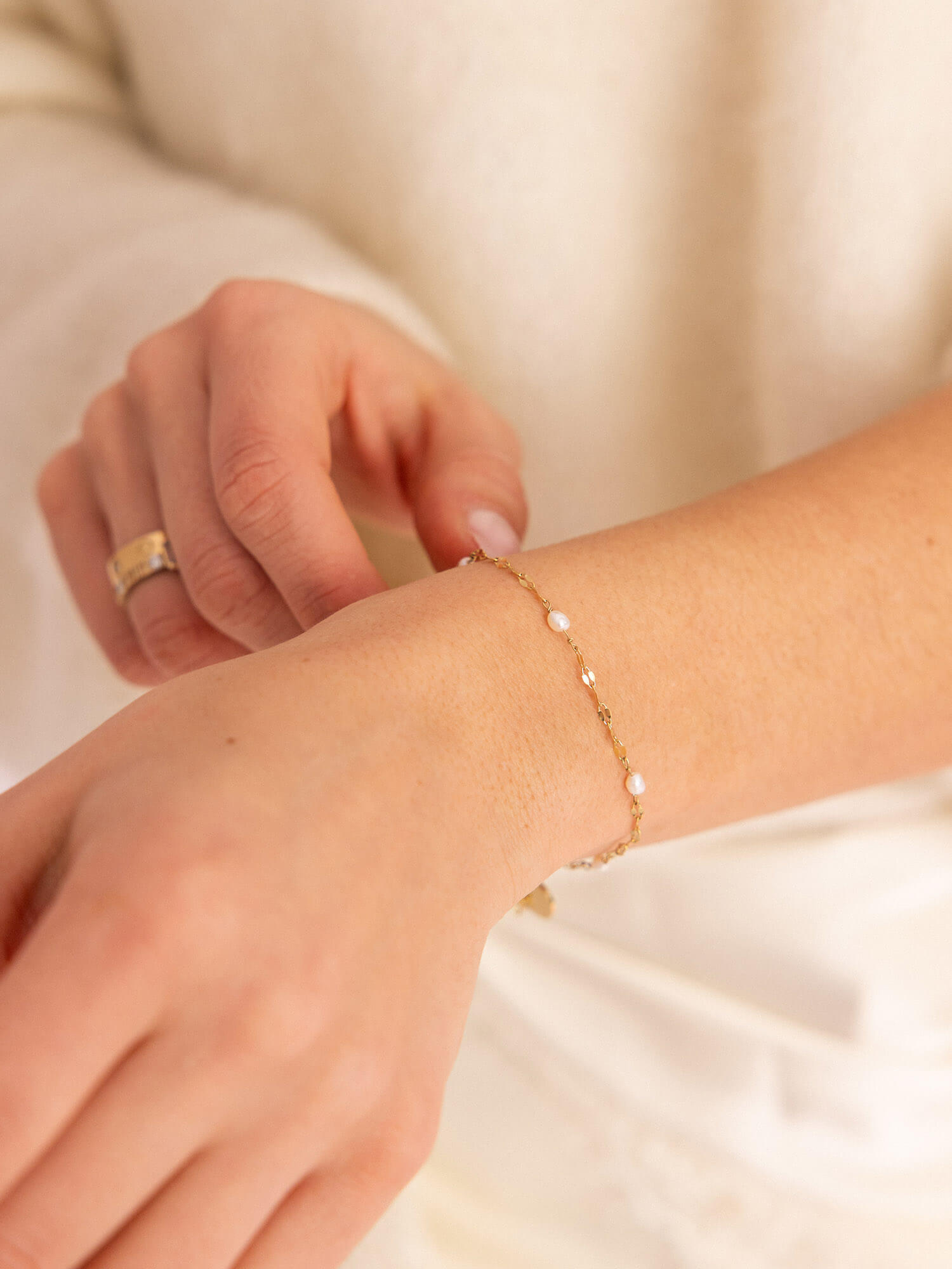 purelei-delicate-pearl-armband-s-wasserperlen-armband-verstellbar-16-20-cm image 3