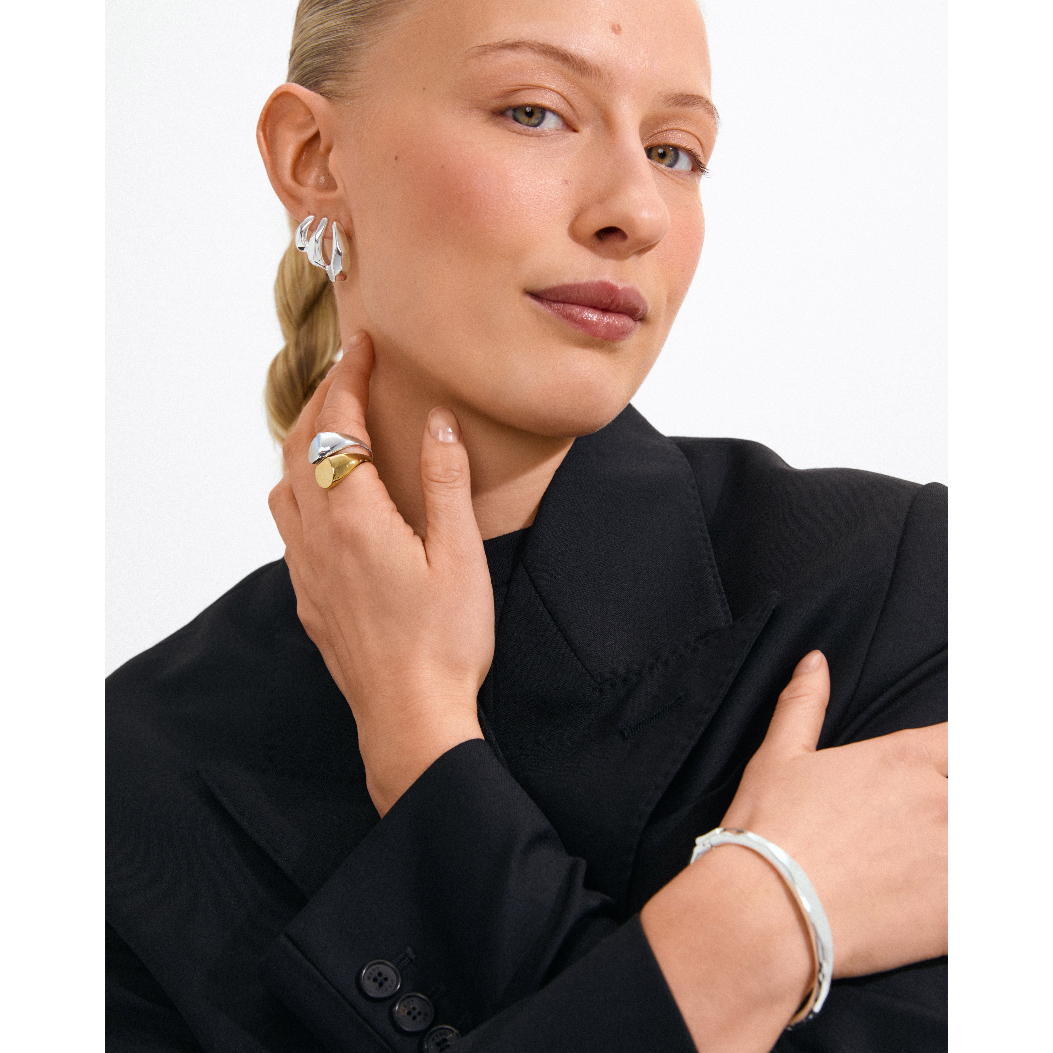 pilgrim-presence-ohrringe-versilbert-chunky-sculptural-hoops image 4