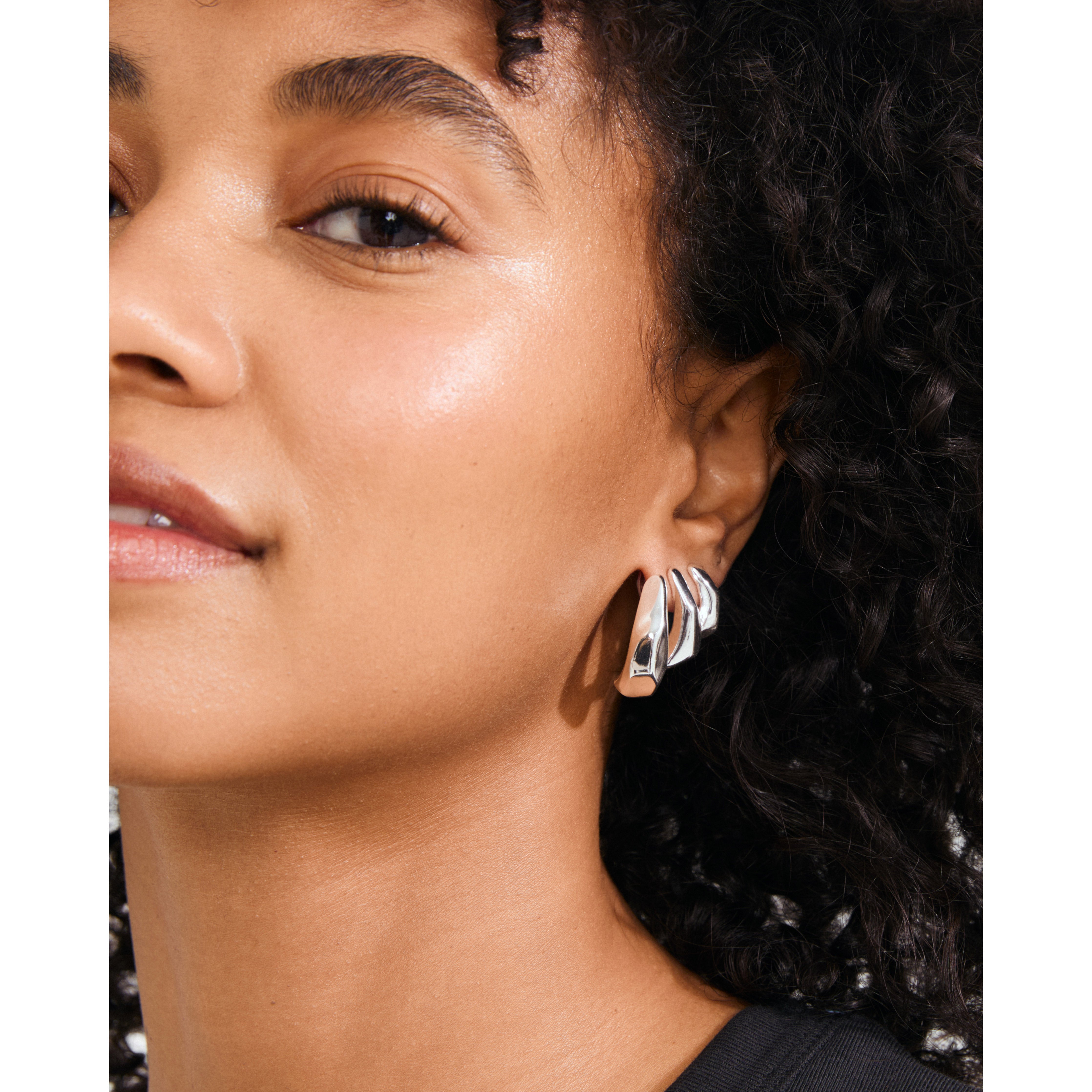 pilgrim-presence-ohrringe-versilbert-chunky-sculptural-hoops image 3