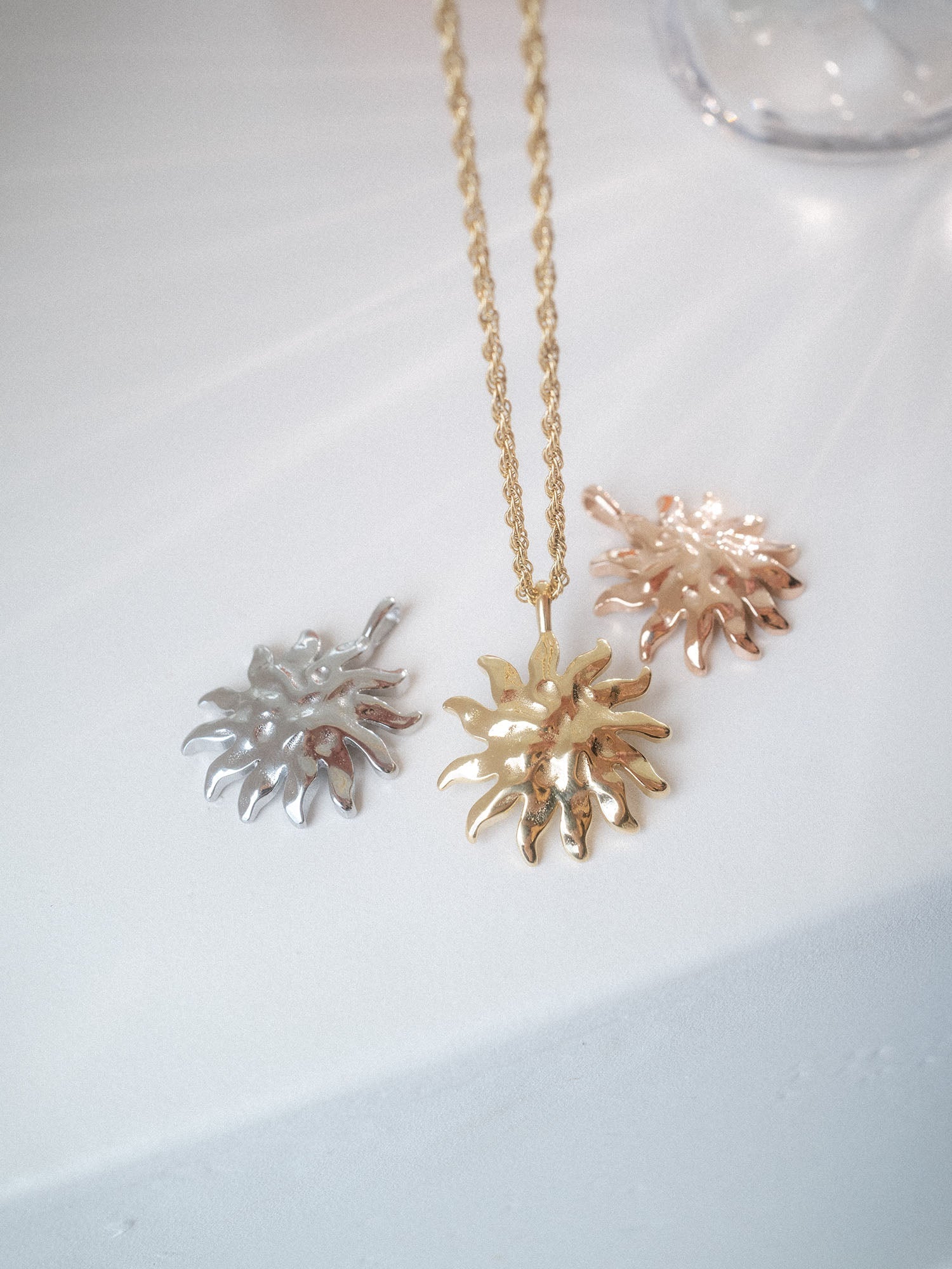 purelei-iconic-sun-charm-sonnen-anh-nger-gro image 8