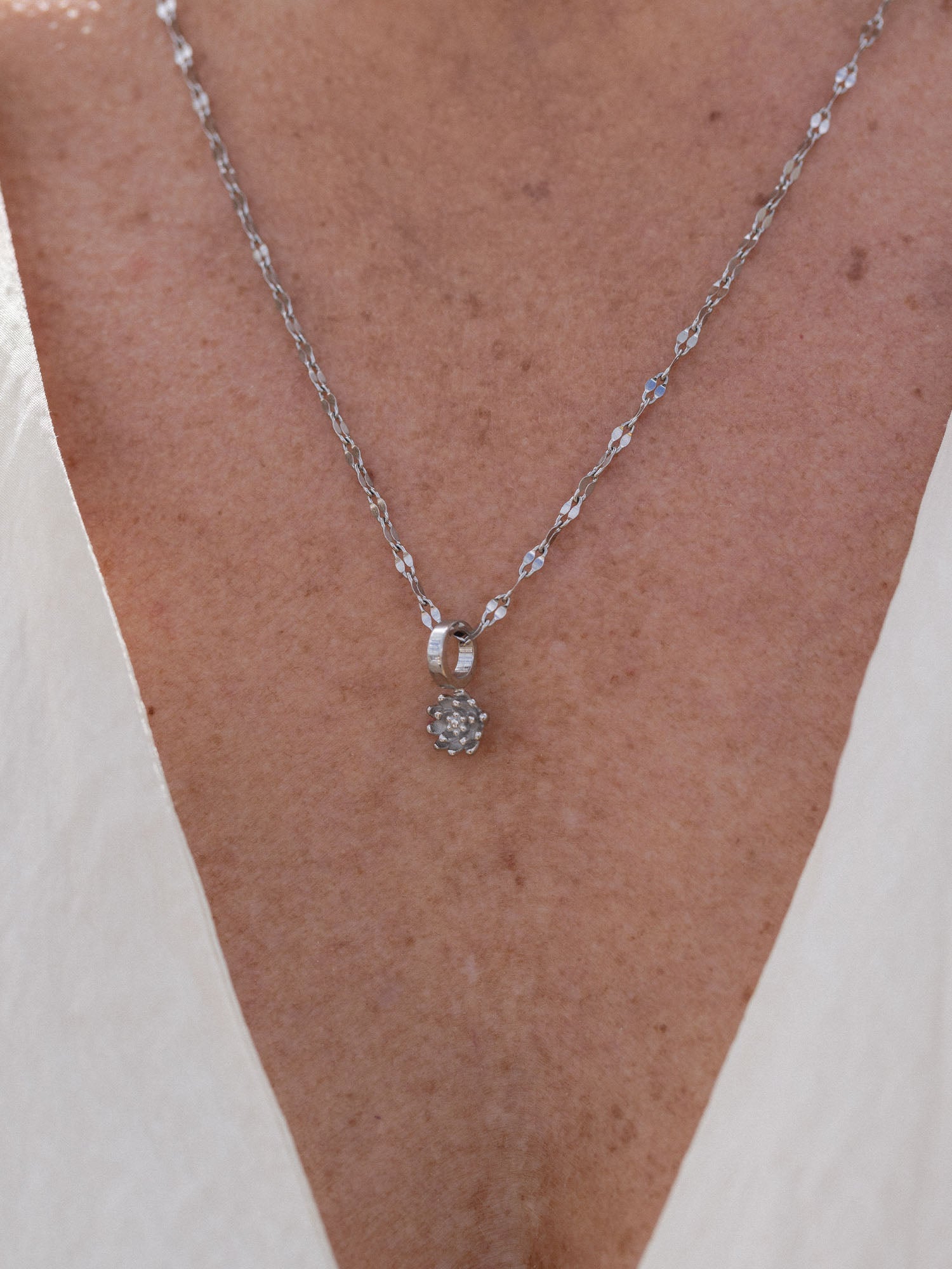 purelei-seerosen-charm-anh-nger-geburtsblume-juli image 5