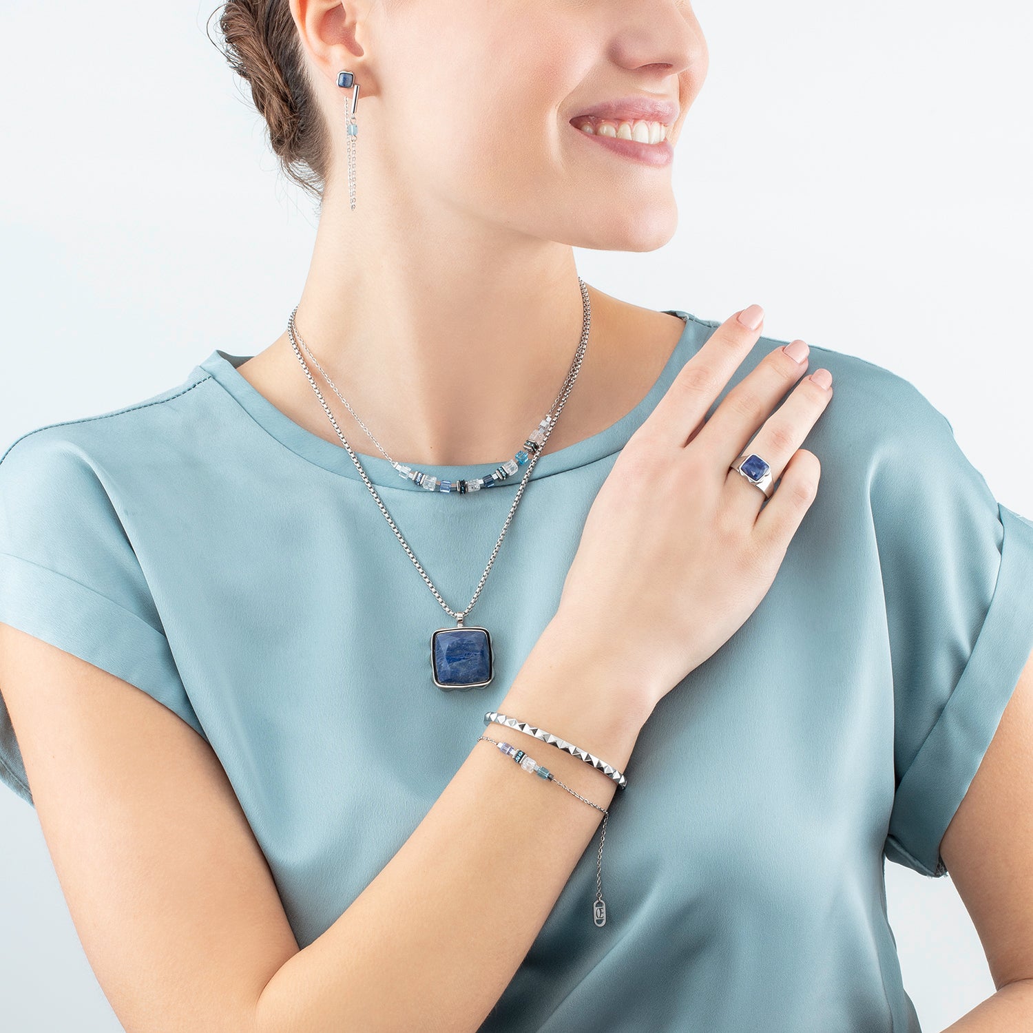 coeur-de-lion-mini-cubes-chain-ohrringe-silber-blau-loop image 4